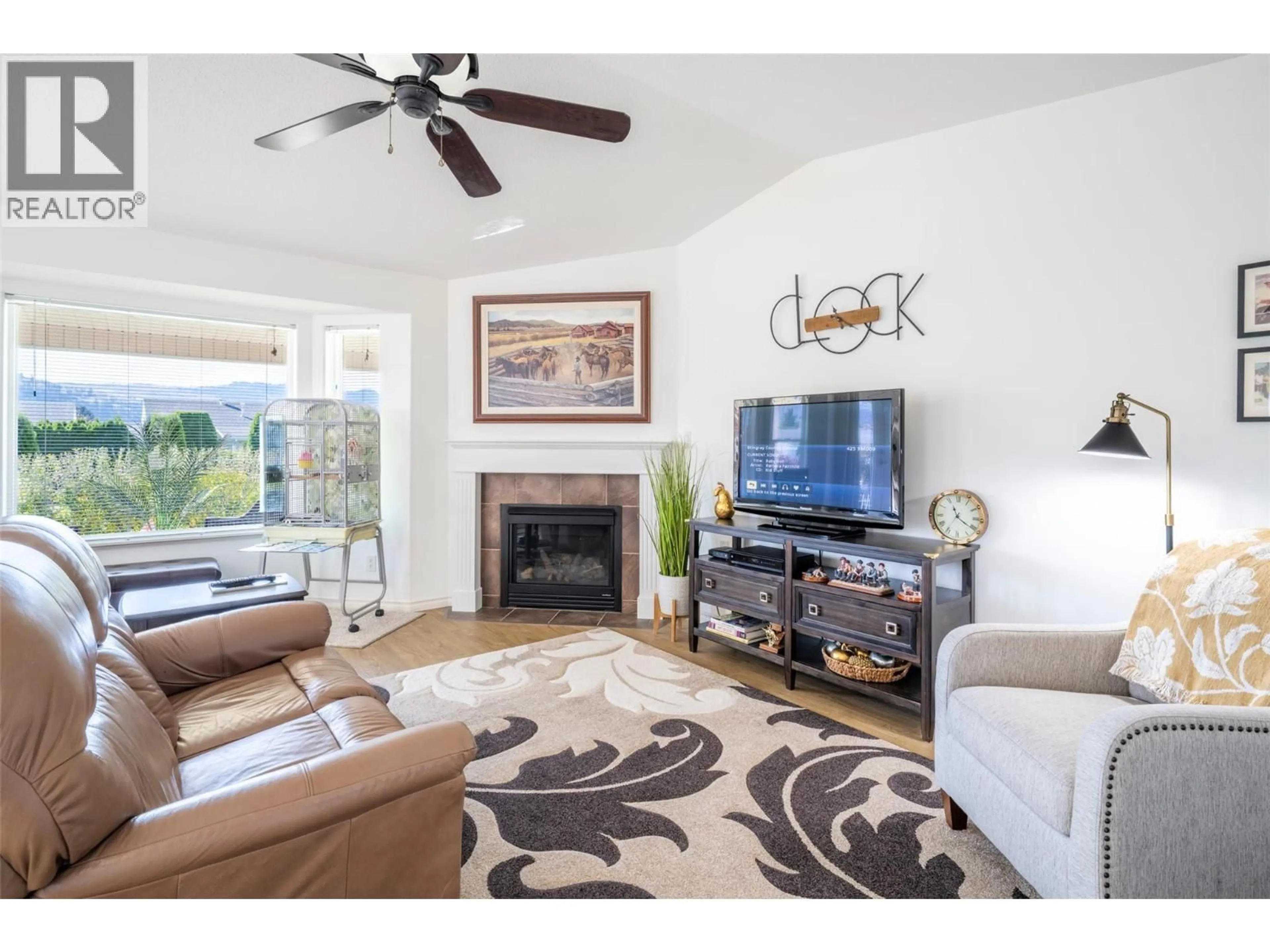 Living room with furniture, unknown for 5021 5 AVENUE, Vernon British Columbia V1H2A3