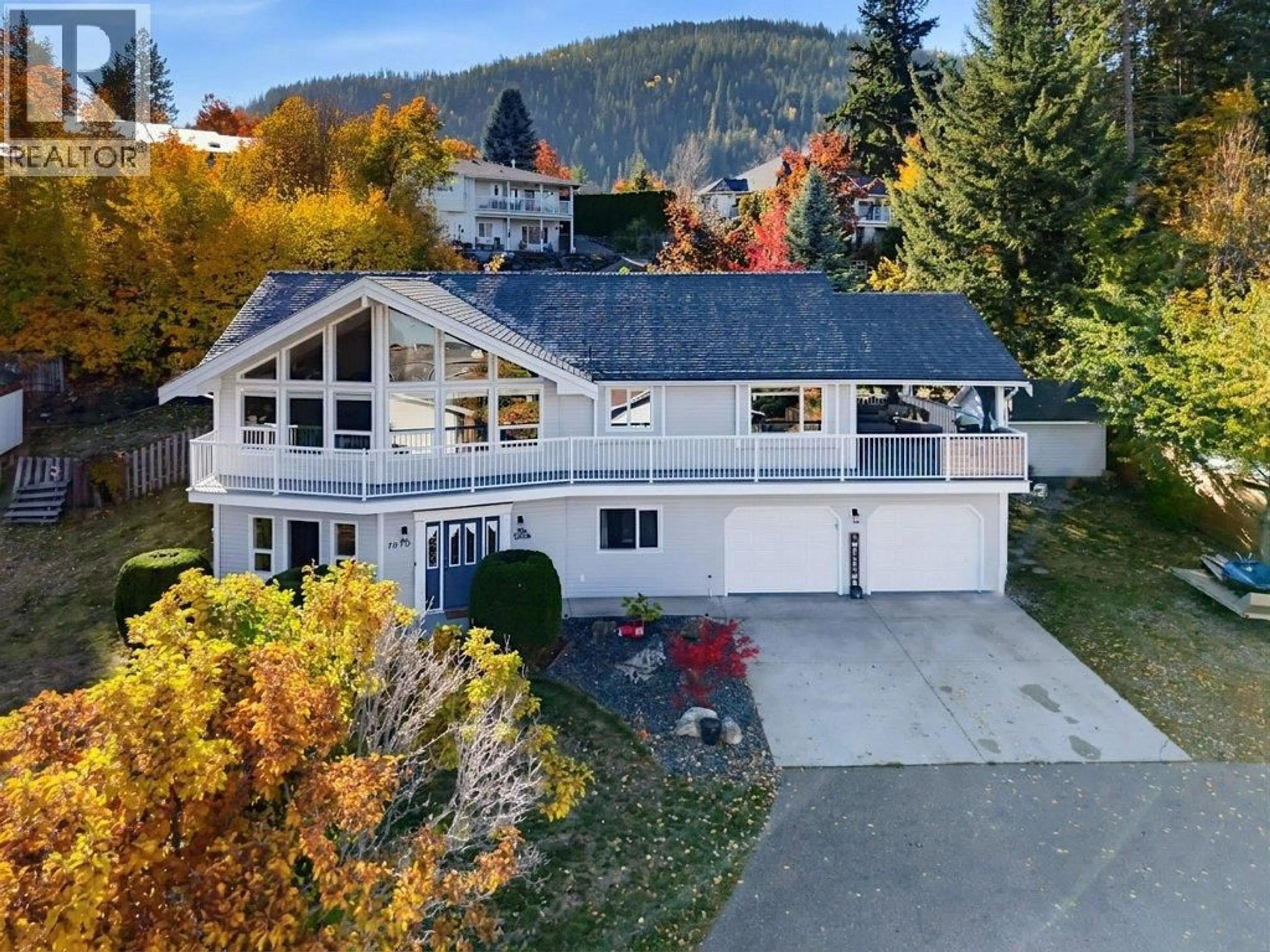 A pic from outside/outdoor area/front of a property/back of a property/a pic from drone, mountain view for 1570 16 AVENUE SOUTHEAST, Salmon Arm British Columbia V1E2M7