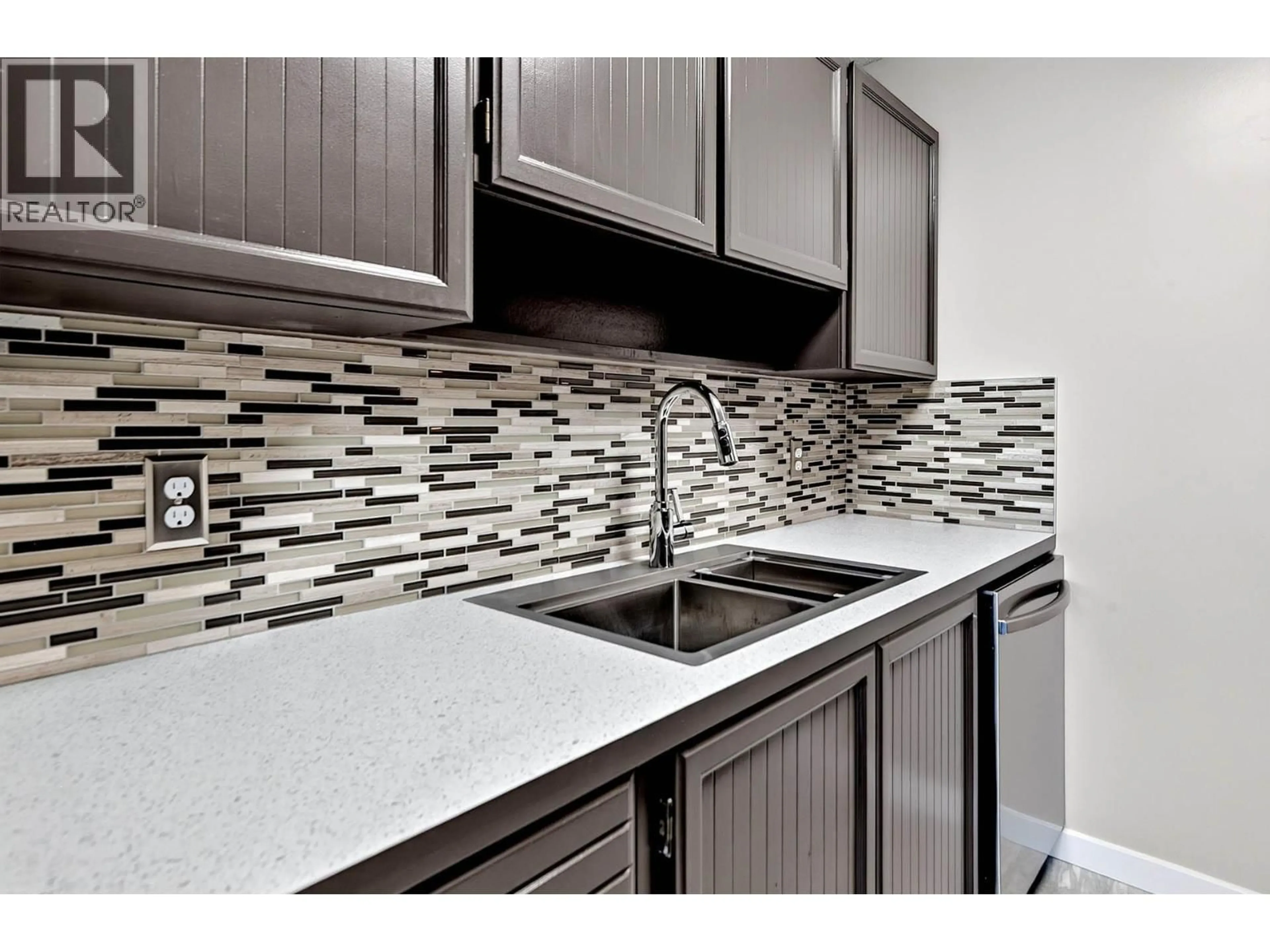Standard kitchen, ceramic/tile floor for 18 - 245 PARK DRIVE, Clearwater British Columbia V0E1N1