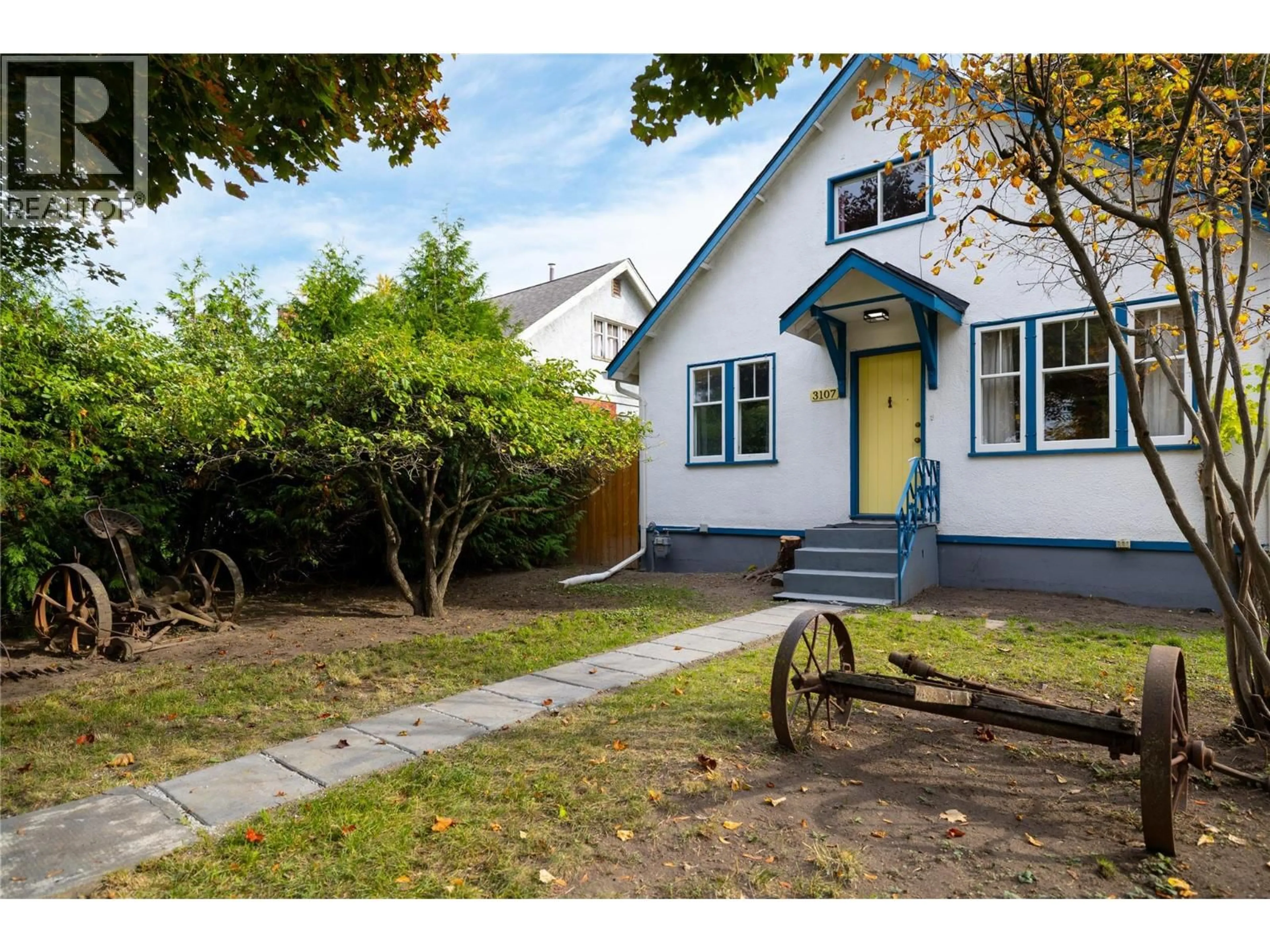 A pic from outside/outdoor area/front of a property/back of a property/a pic from drone, street for 3107 25 STREET, Vernon British Columbia V1T4R2