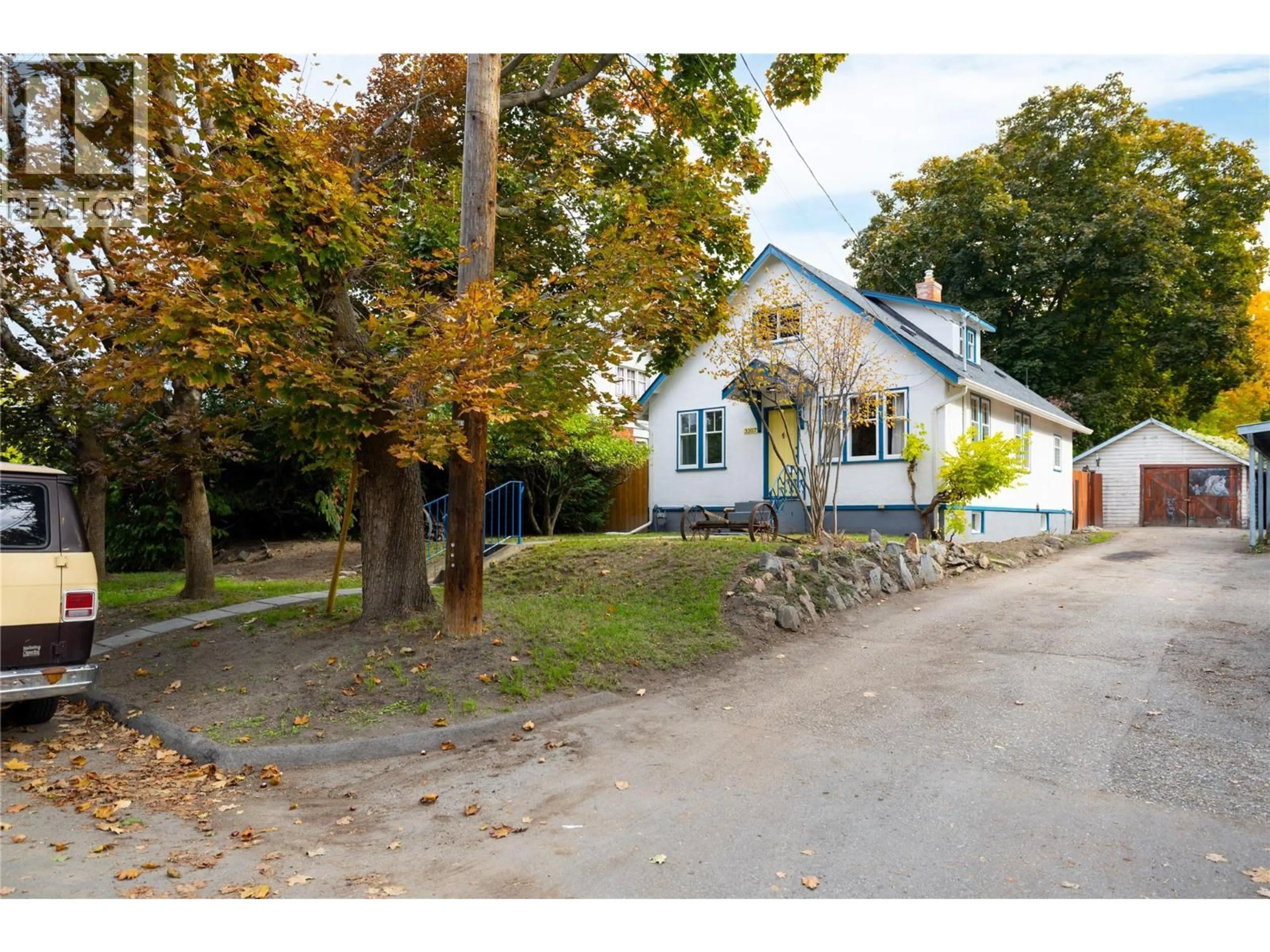 A pic from outside/outdoor area/front of a property/back of a property/a pic from drone, street for 3107 25 STREET, Vernon British Columbia V1T4R2