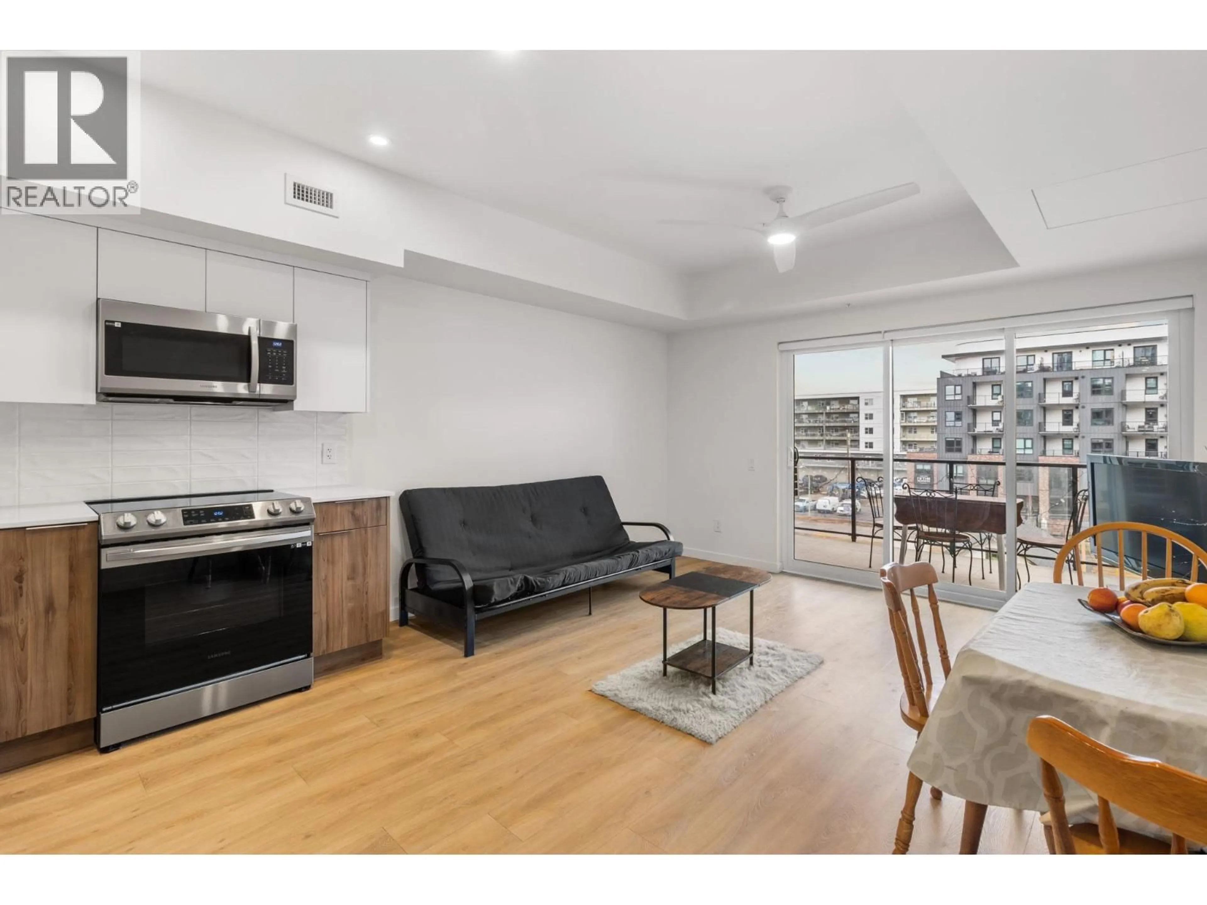 Living room with furniture, unknown for 404 - 604 CAWSTON AVENUE, Kelowna British Columbia V1Y6Z4