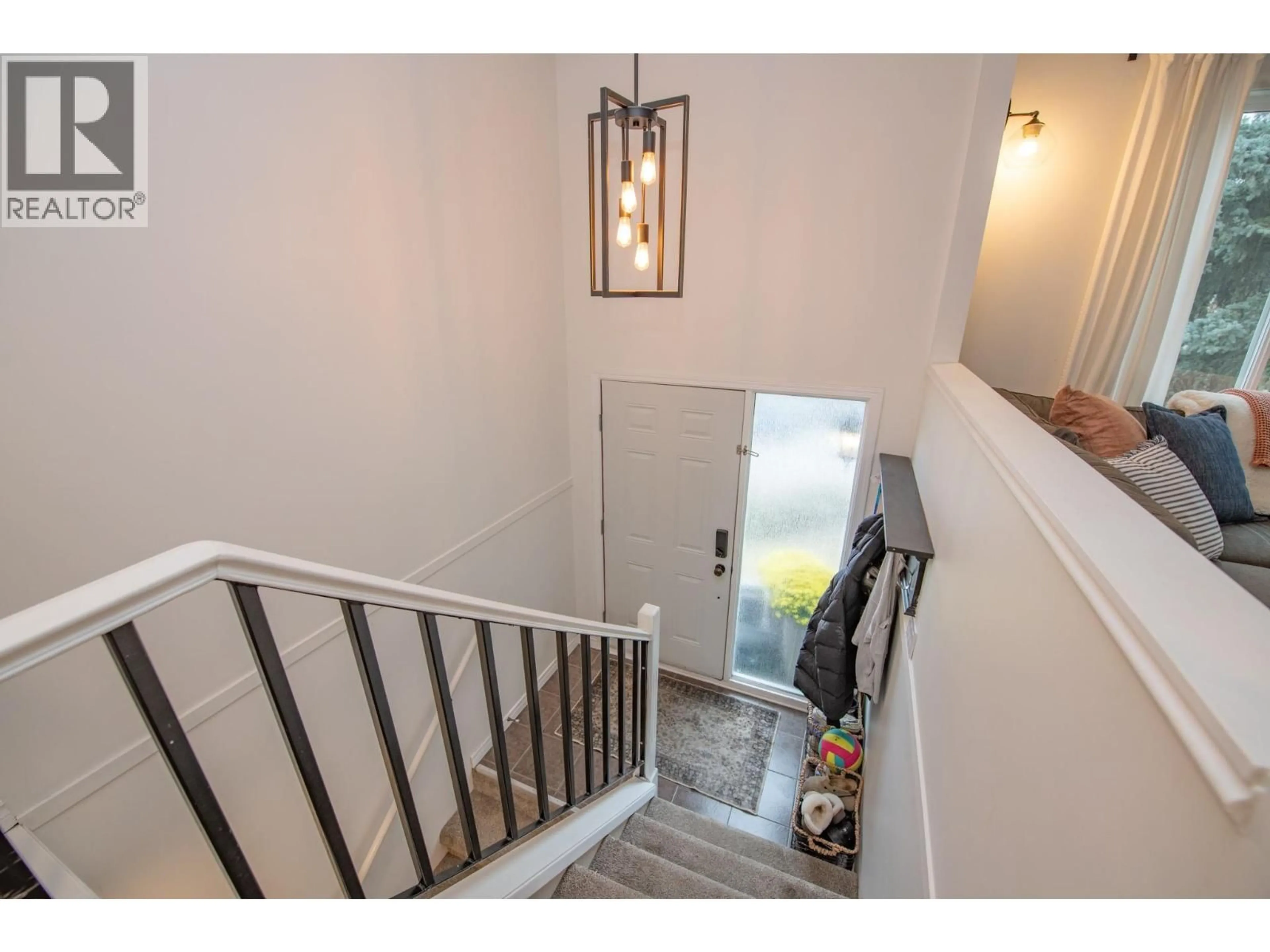 Indoor entryway for 1200 28TH AVENUE, Vernon British Columbia V1T1T6