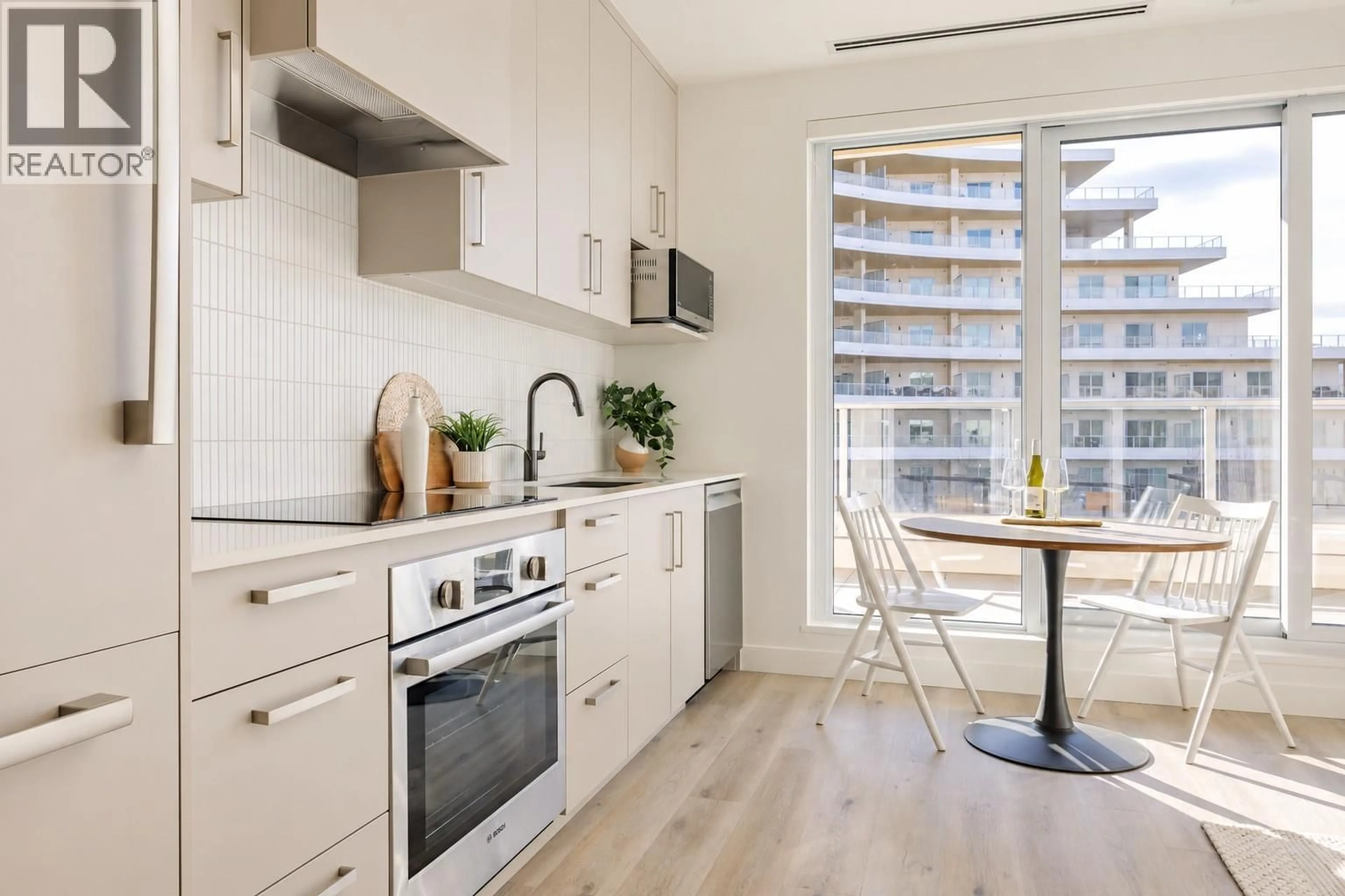 Standard kitchen, unknown for 615 - 3300 LAKESHORE ROAD, Kelowna British Columbia V1W0J9