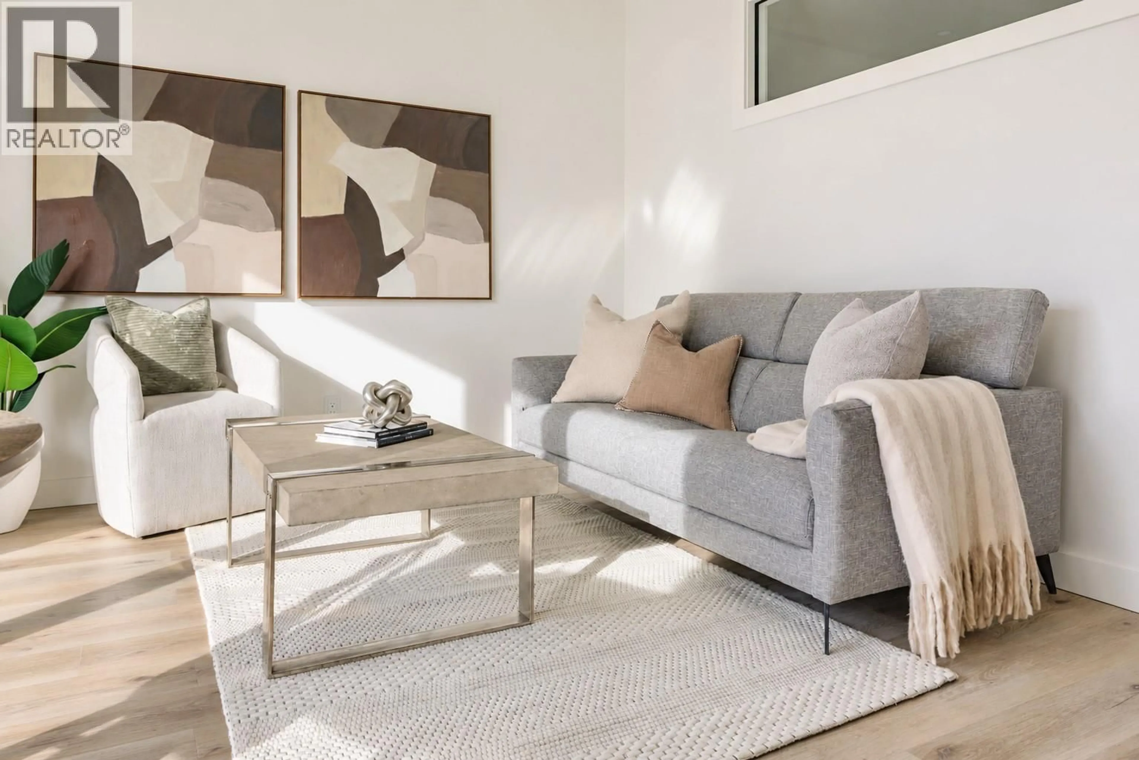 Living room with furniture, unknown for 615 - 3300 LAKESHORE ROAD, Kelowna British Columbia V1W0J9