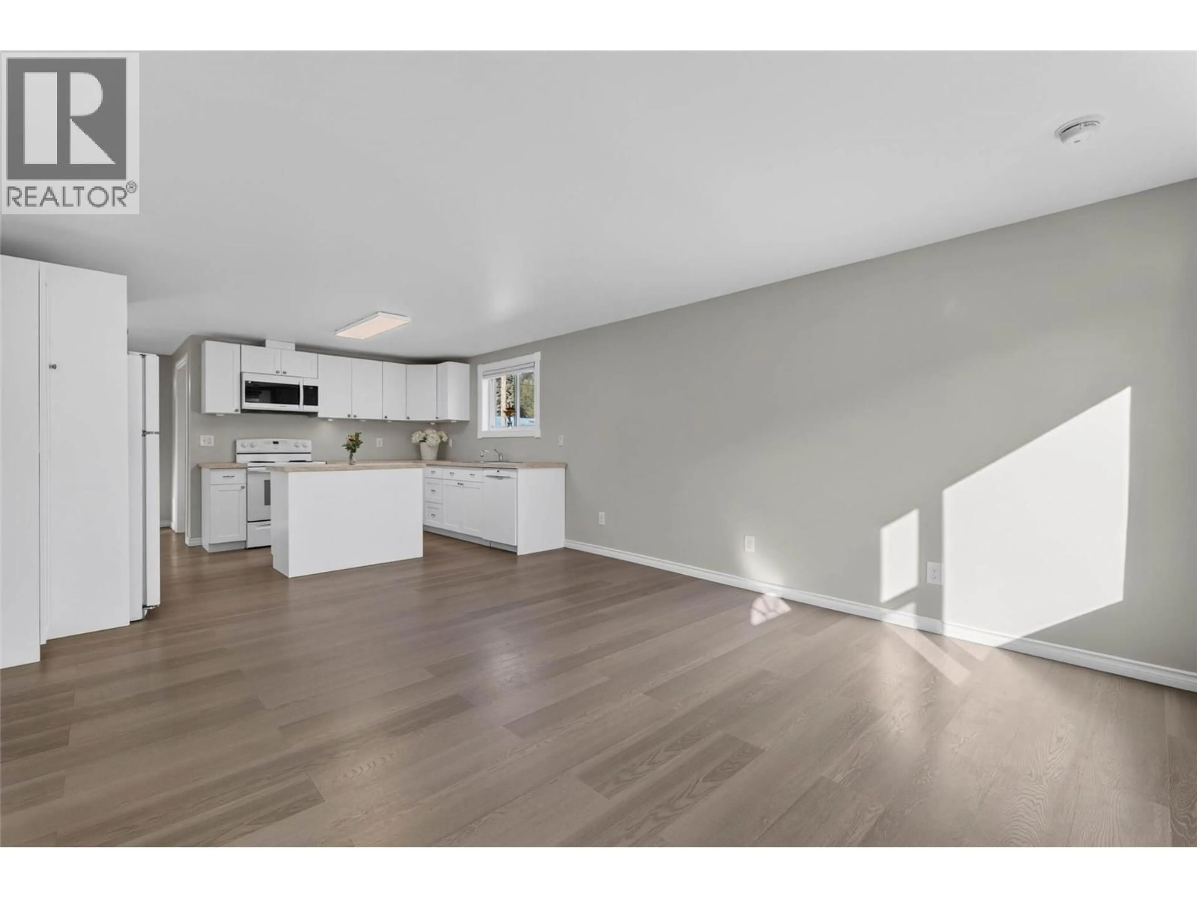 Open concept kitchen, unknown for 902 COTTONWOOD AVENUE, Salmo British Columbia V0G1Z0
