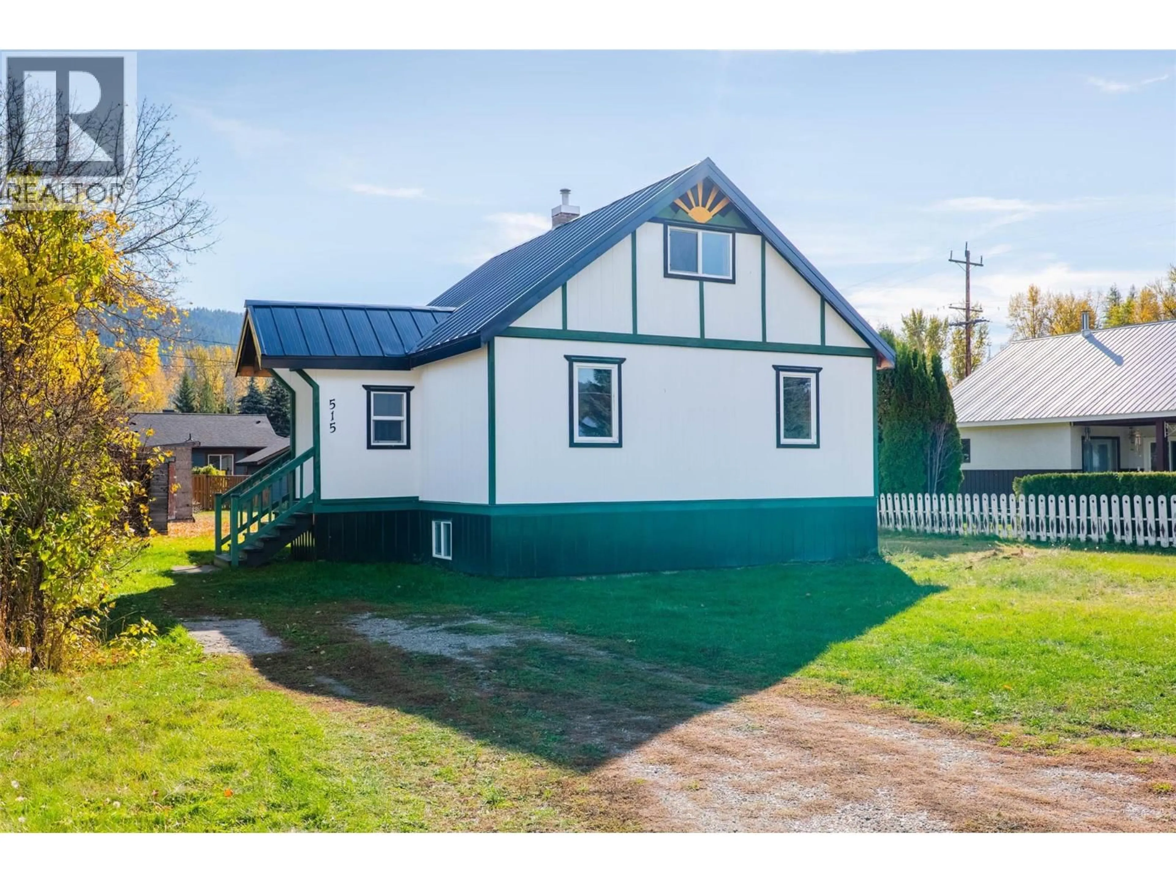 A pic from outside/outdoor area/front of a property/back of a property/a pic from drone, street for 515 SAYWARD AVENUE, Salmo British Columbia V0G1Z0