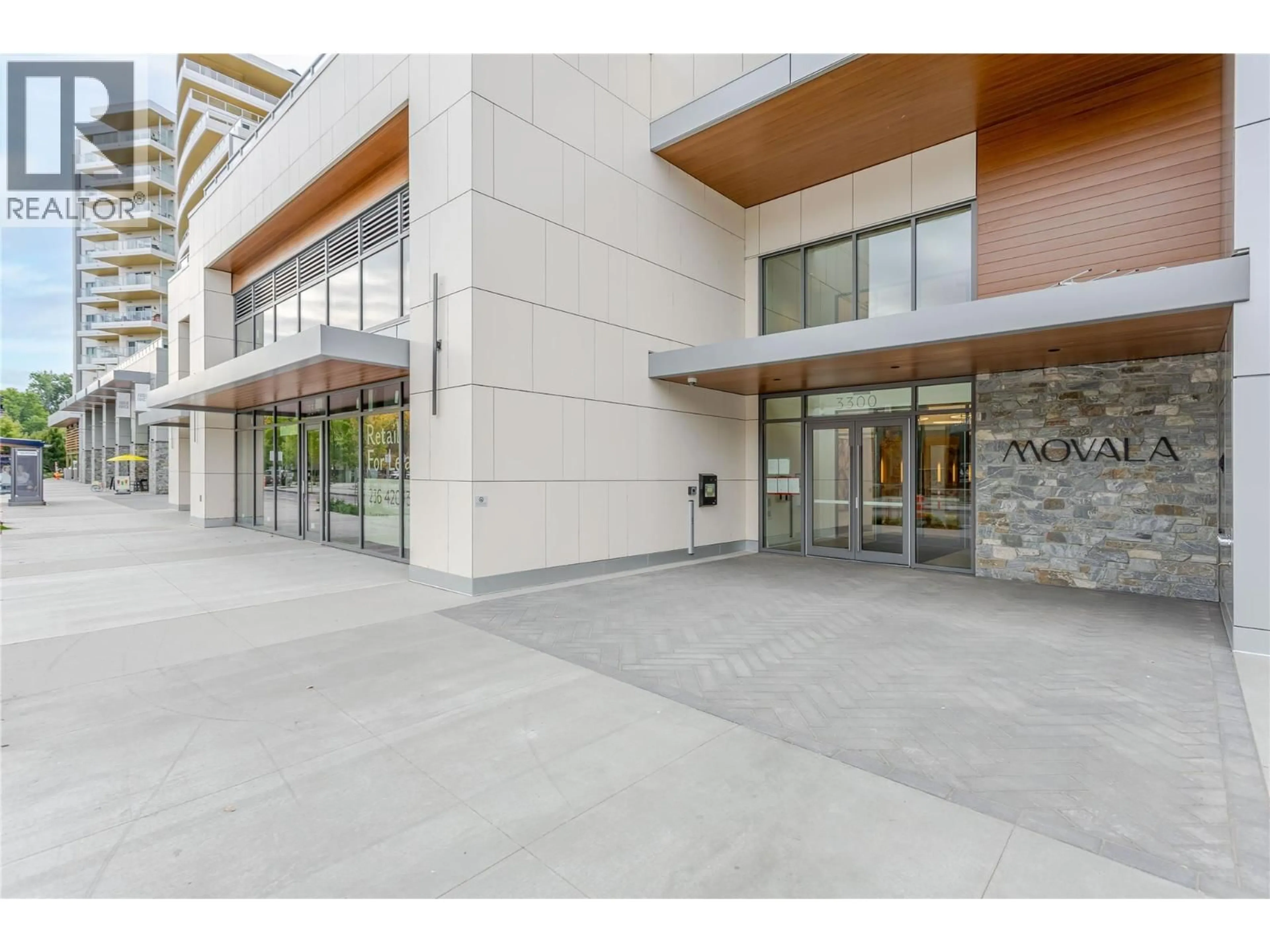 Indoor foyer for 410 - 3300 LAKESHORE ROAD, Kelowna British Columbia V1W0J9