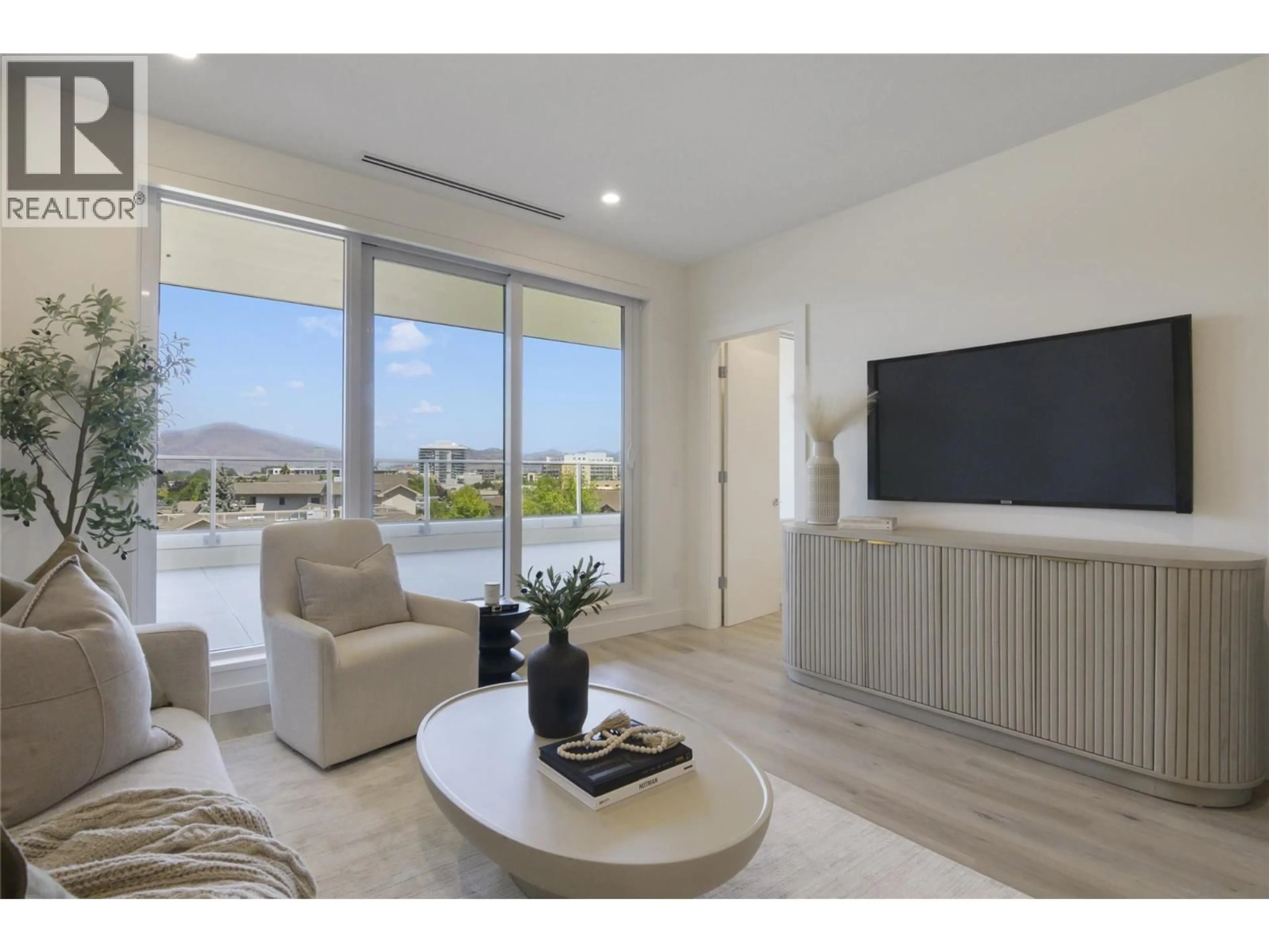 Living room with furniture, unknown for 514 - 3300 LAKESHORE ROAD, Kelowna British Columbia V1W0J9
