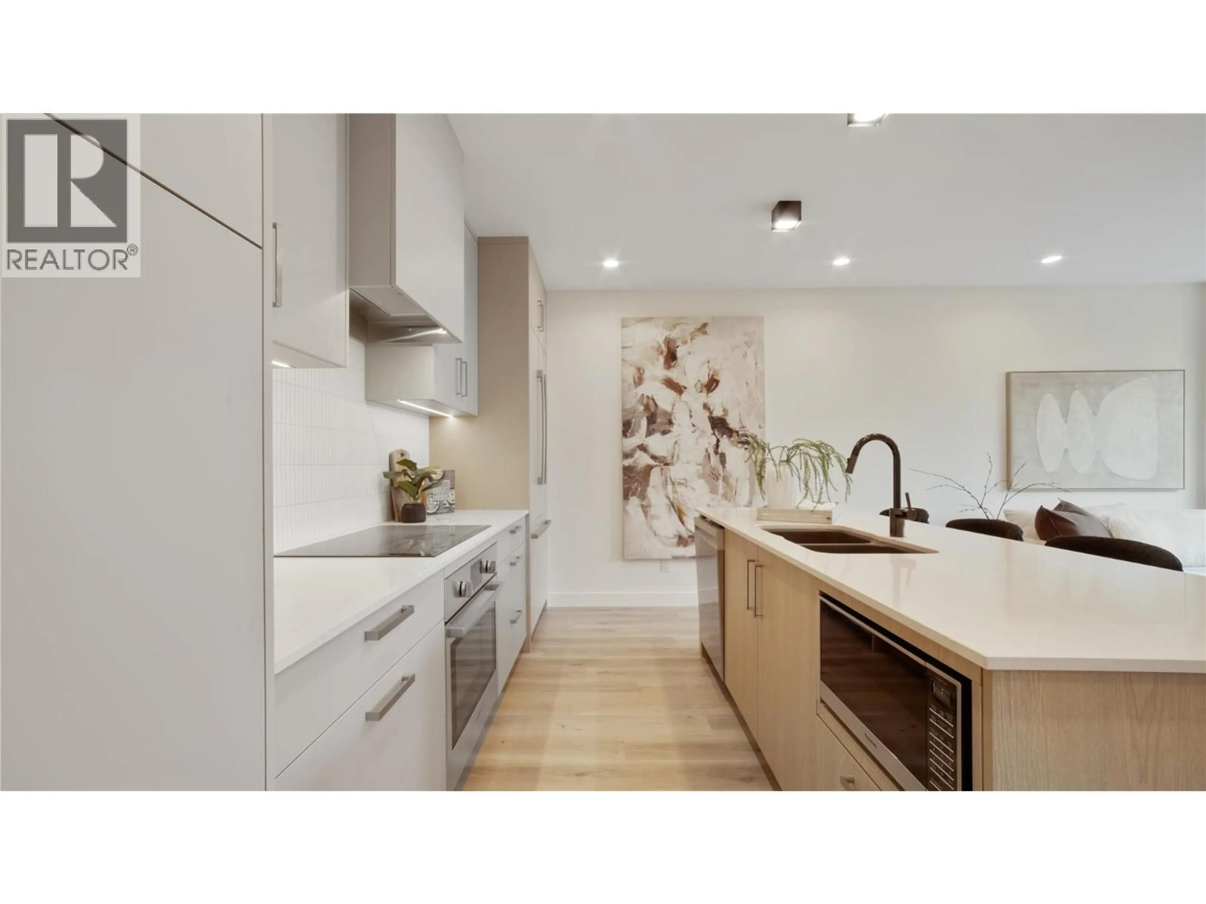 Contemporary kitchen, unknown for 472 LANFRANCO ROAD, Kelowna British Columbia V1W0H6