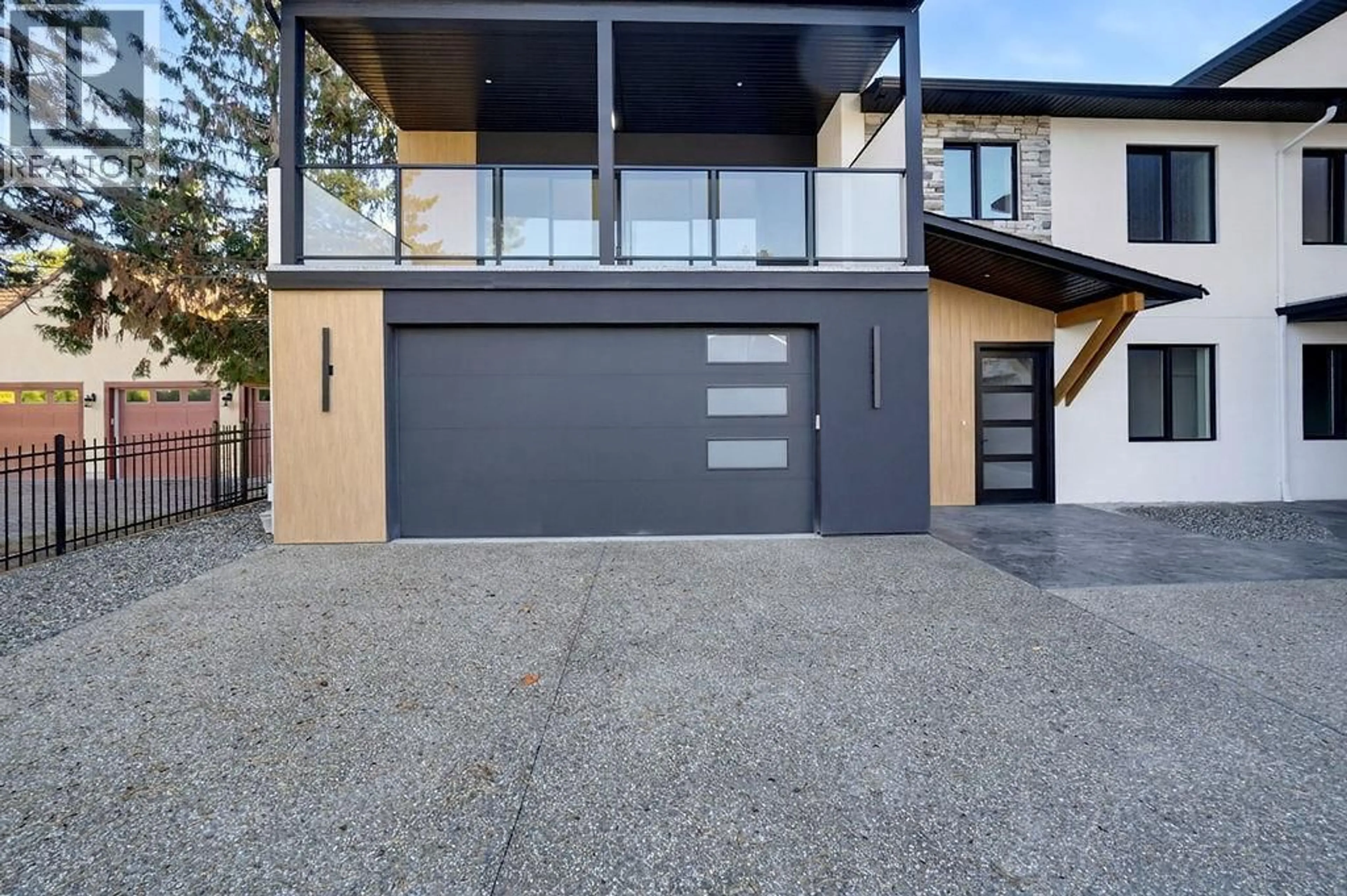 Indoor garage for 1 - 1080 9 AVENUE NORTHEAST, Salmon Arm British Columbia V1E4A8
