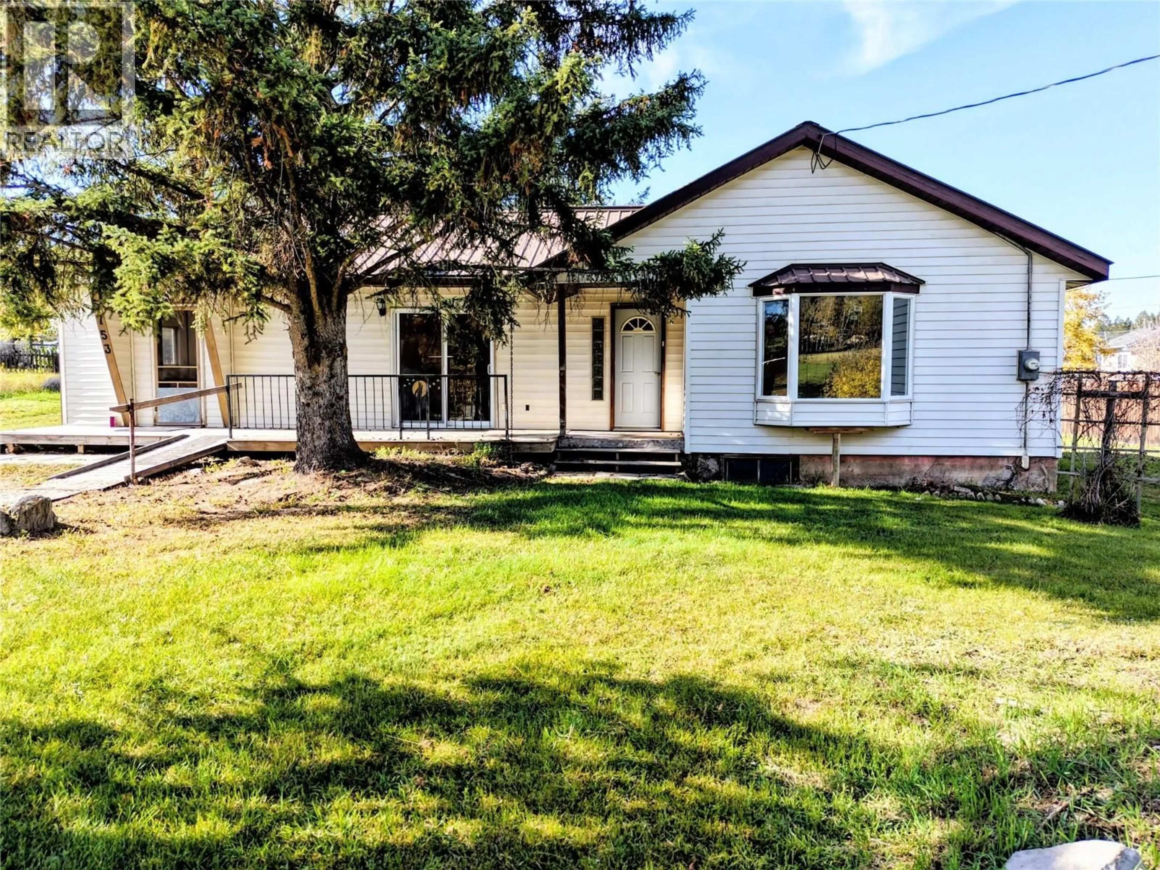 Home with vinyl exterior material, street for 5753 COLUMBIA AVENUE, Edgewater British Columbia V0A1E0
