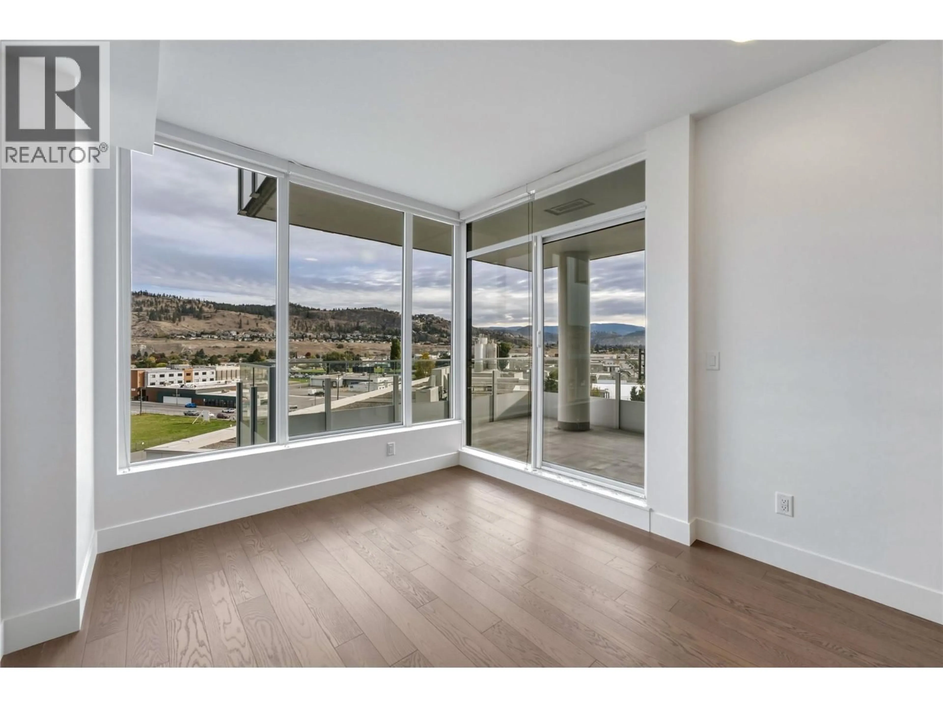 Unknown for 701 - 1181 SUNSET DRIVE, Kelowna British Columbia V1Y0L4