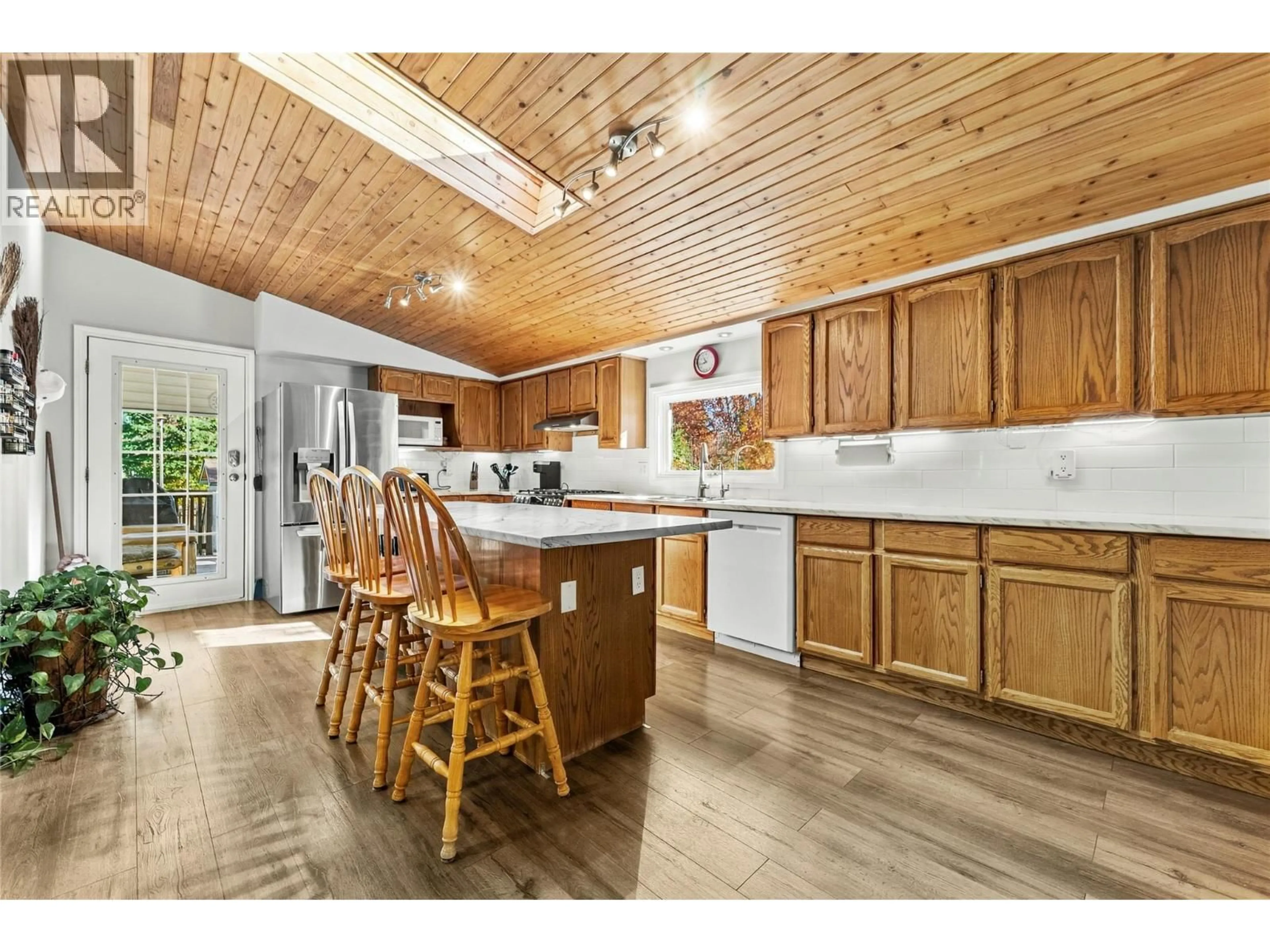 Open concept kitchen, unknown for 1404 WALNUT AVENUE, Merritt British Columbia V1K1L3