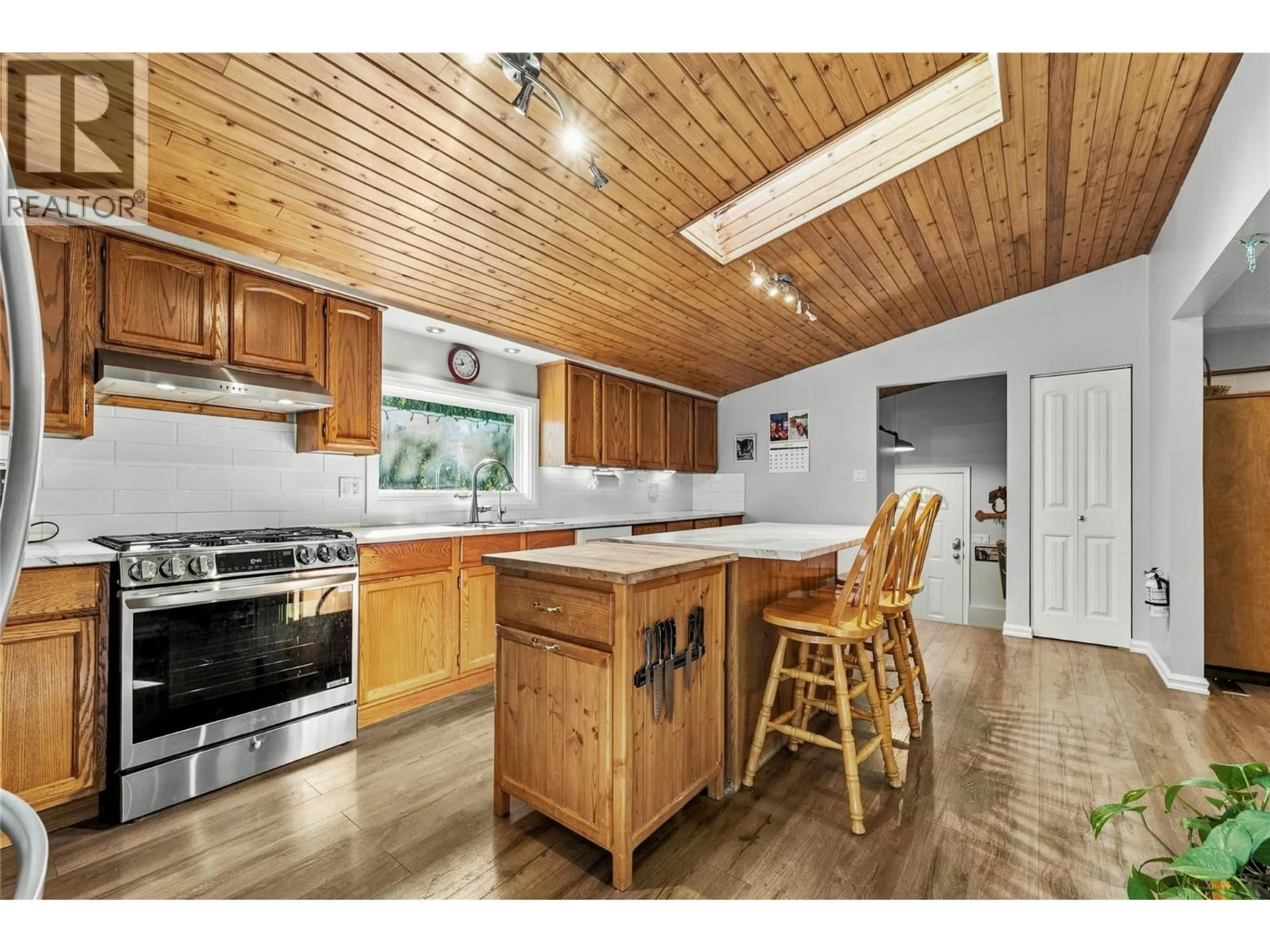 Open concept kitchen, wood/laminate floor for 1404 WALNUT AVENUE, Merritt British Columbia V1K1L3