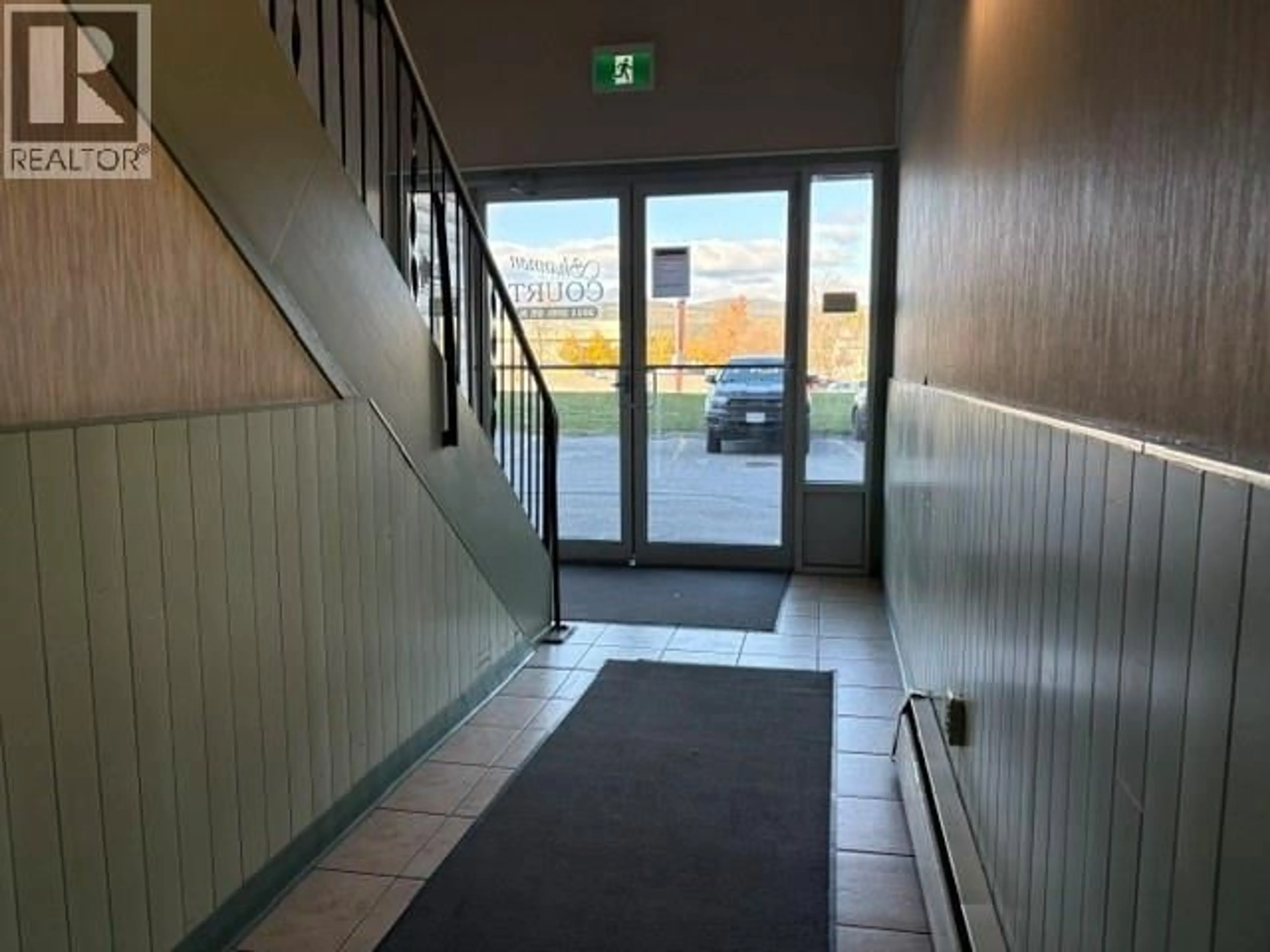 Indoor foyer for 406 - 2011 2ND STREET NORTH, Cranbrook British Columbia V1C3L4