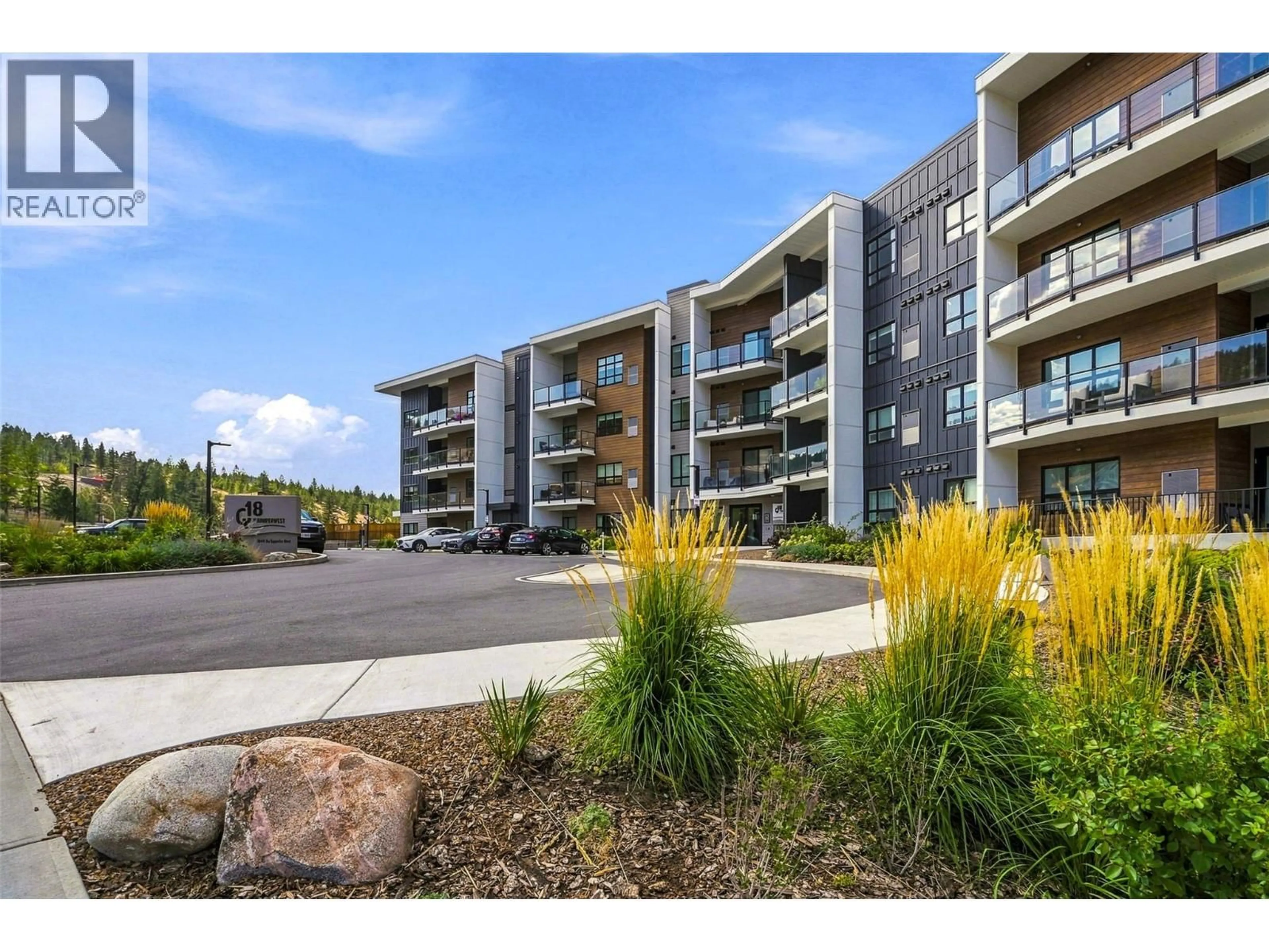 A pic from outside/outdoor area/front of a property/back of a property/a pic from drone, unknown for 204 - 1844 QU'APPELLE BOULEVARD, Kamloops British Columbia V2E0E8