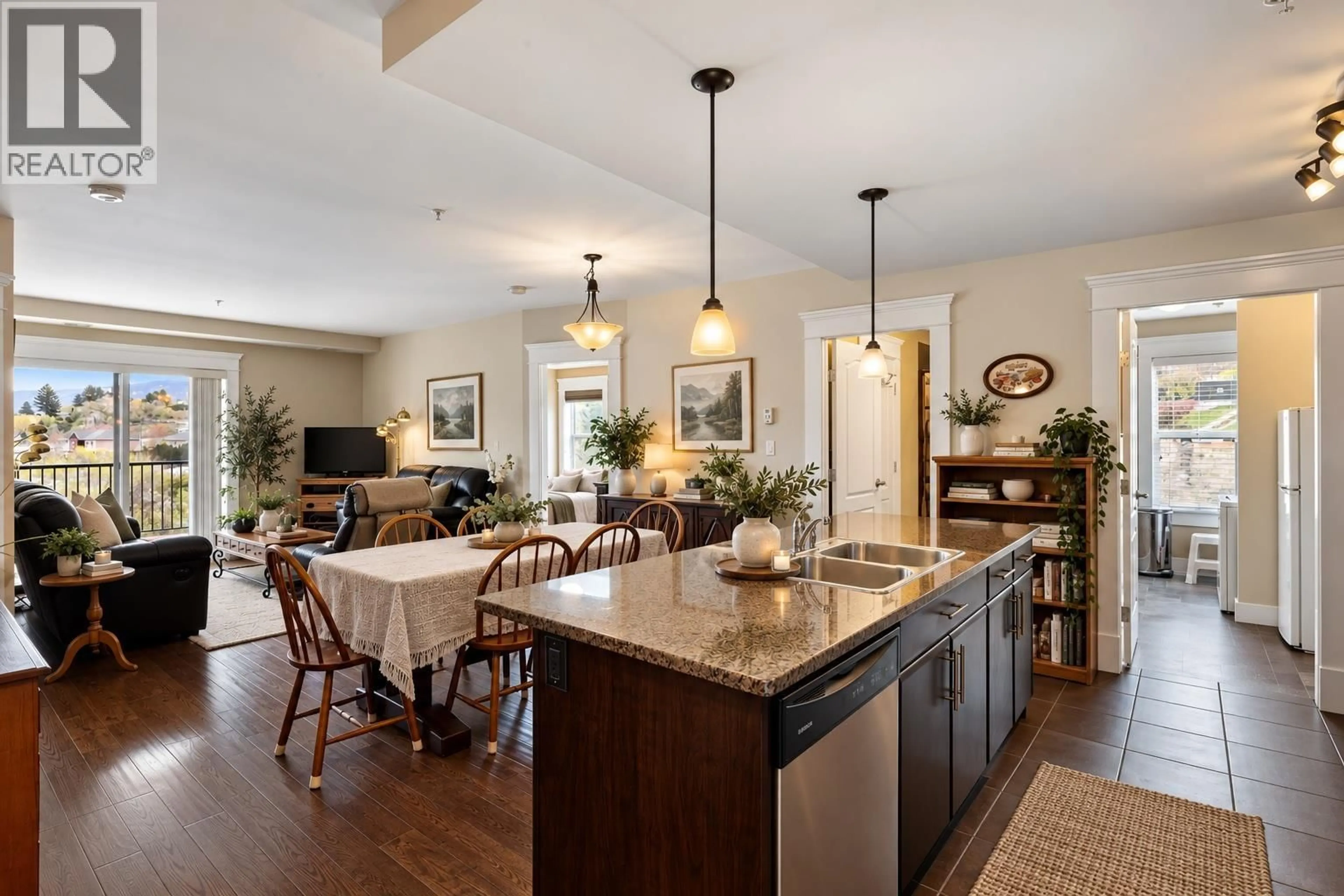Open concept kitchen, ceramic/tile floor for 606 - 975 VICTORIA STREET WEST, Kamloops British Columbia V2C0C2