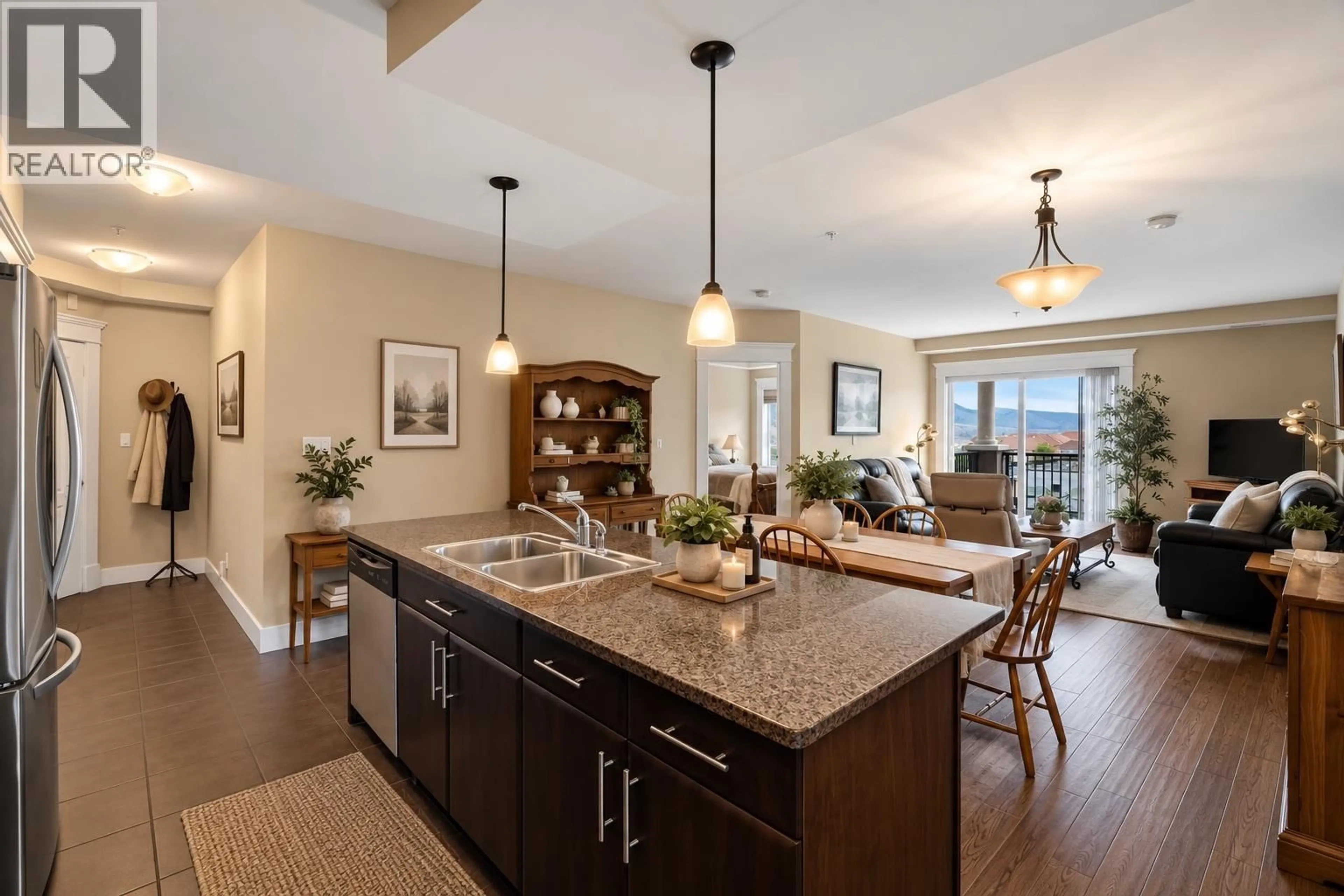 Open concept kitchen, ceramic/tile floor for 606 - 975 VICTORIA STREET WEST, Kamloops British Columbia V2C0C2