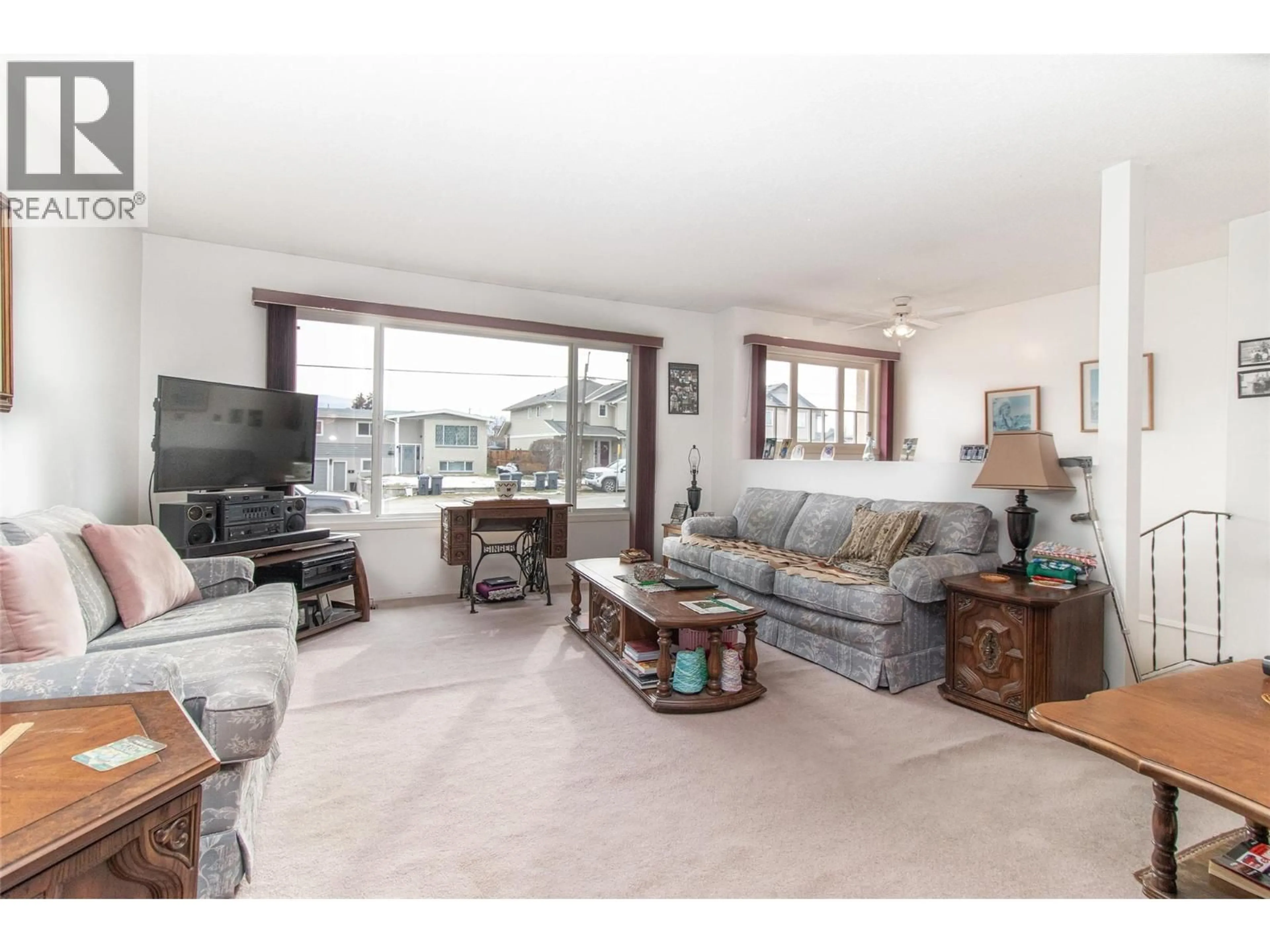 Living room with furniture, unknown for 440 HARDIE ROAD, Kelowna British Columbia V1X2H2