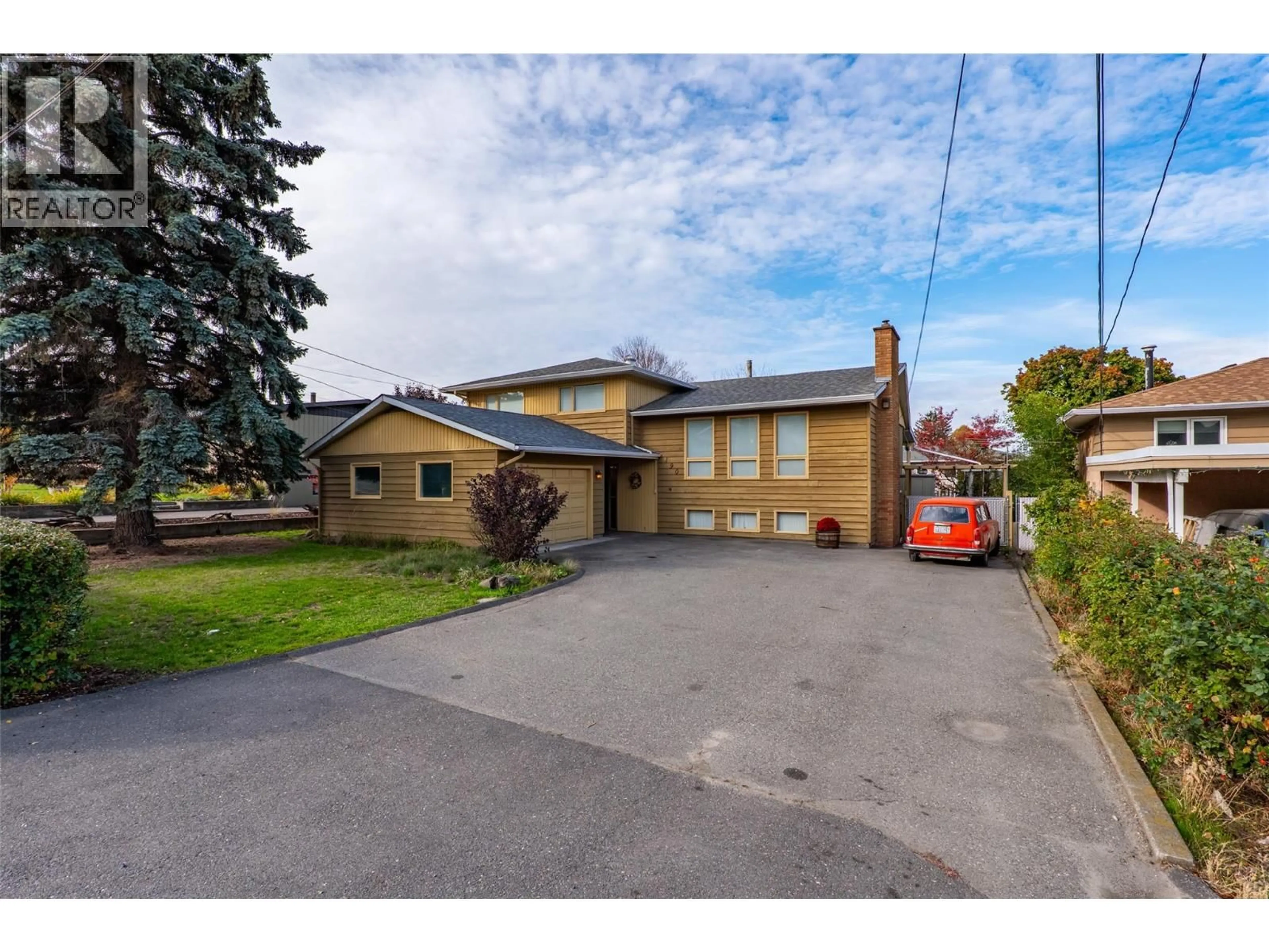 A pic from outside/outdoor area/front of a property/back of a property/a pic from drone, street for 190 VICARS ROAD, Kamloops British Columbia V2C4N3