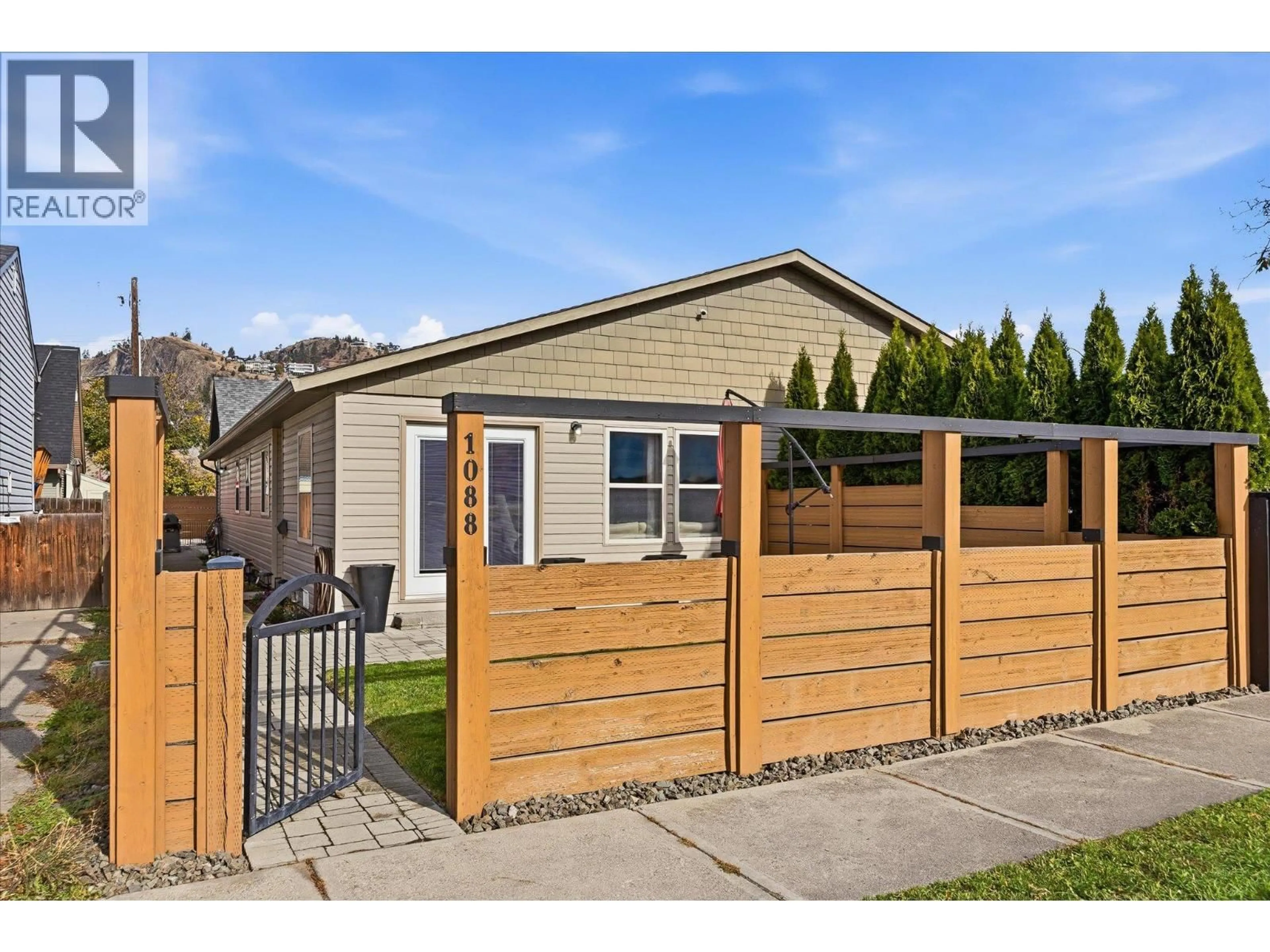 Home with vinyl exterior material, street for 1088 CORONATION AVENUE, Kelowna British Columbia V1Y7A7