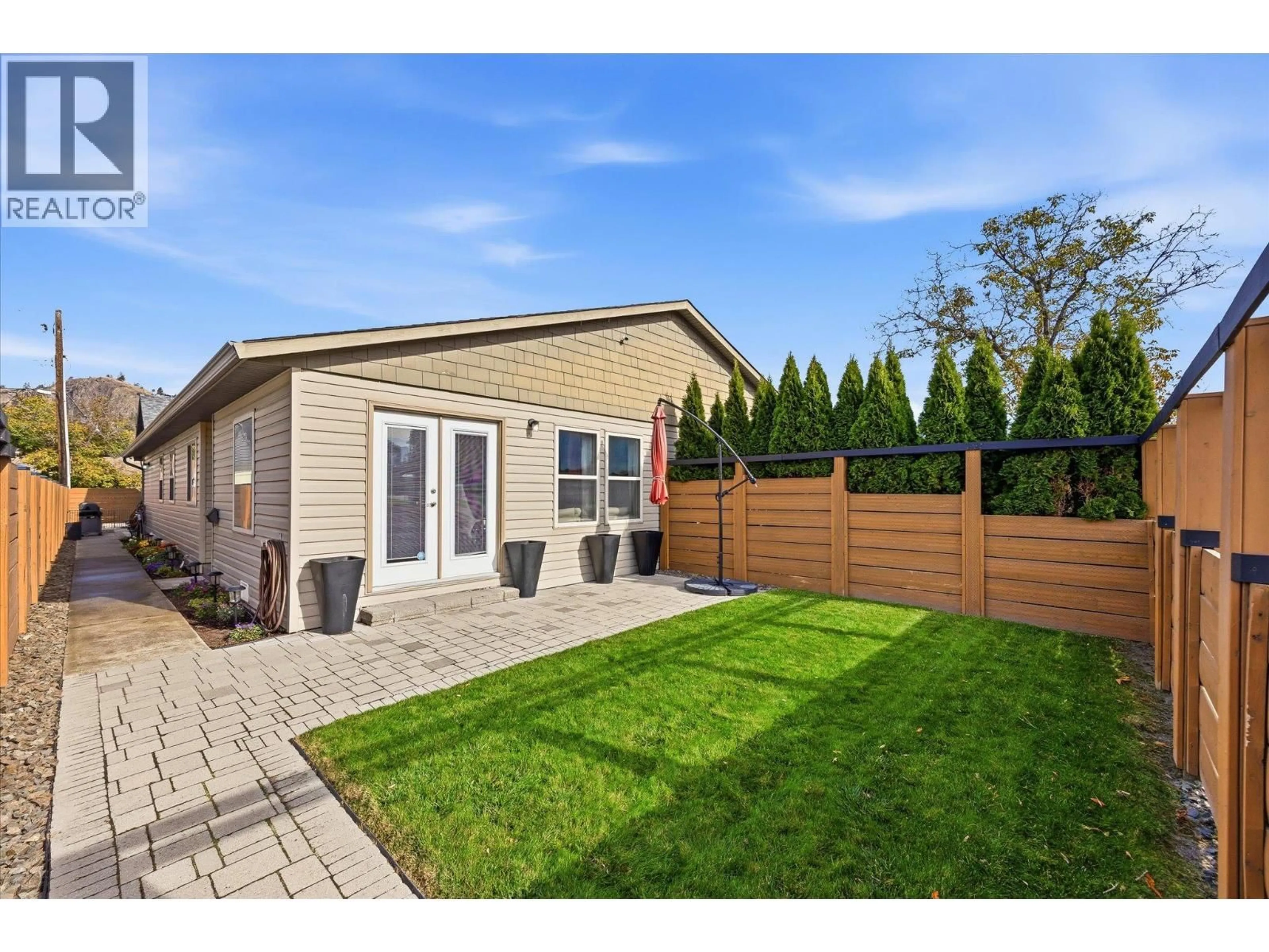 Patio, street for 1088 CORONATION AVENUE, Kelowna British Columbia V1Y7A7