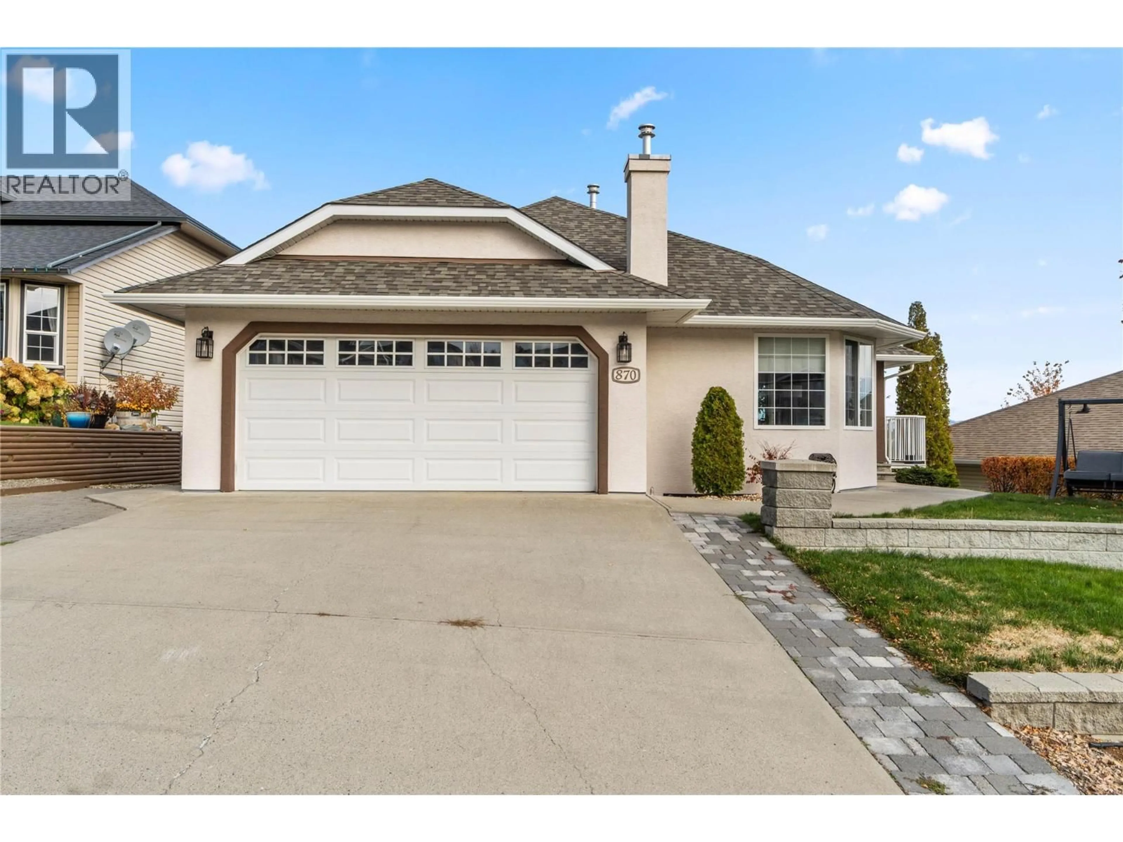 Home with vinyl exterior material, street for 870 REGENT CRESCENT, Kamloops British Columbia V1S1X1