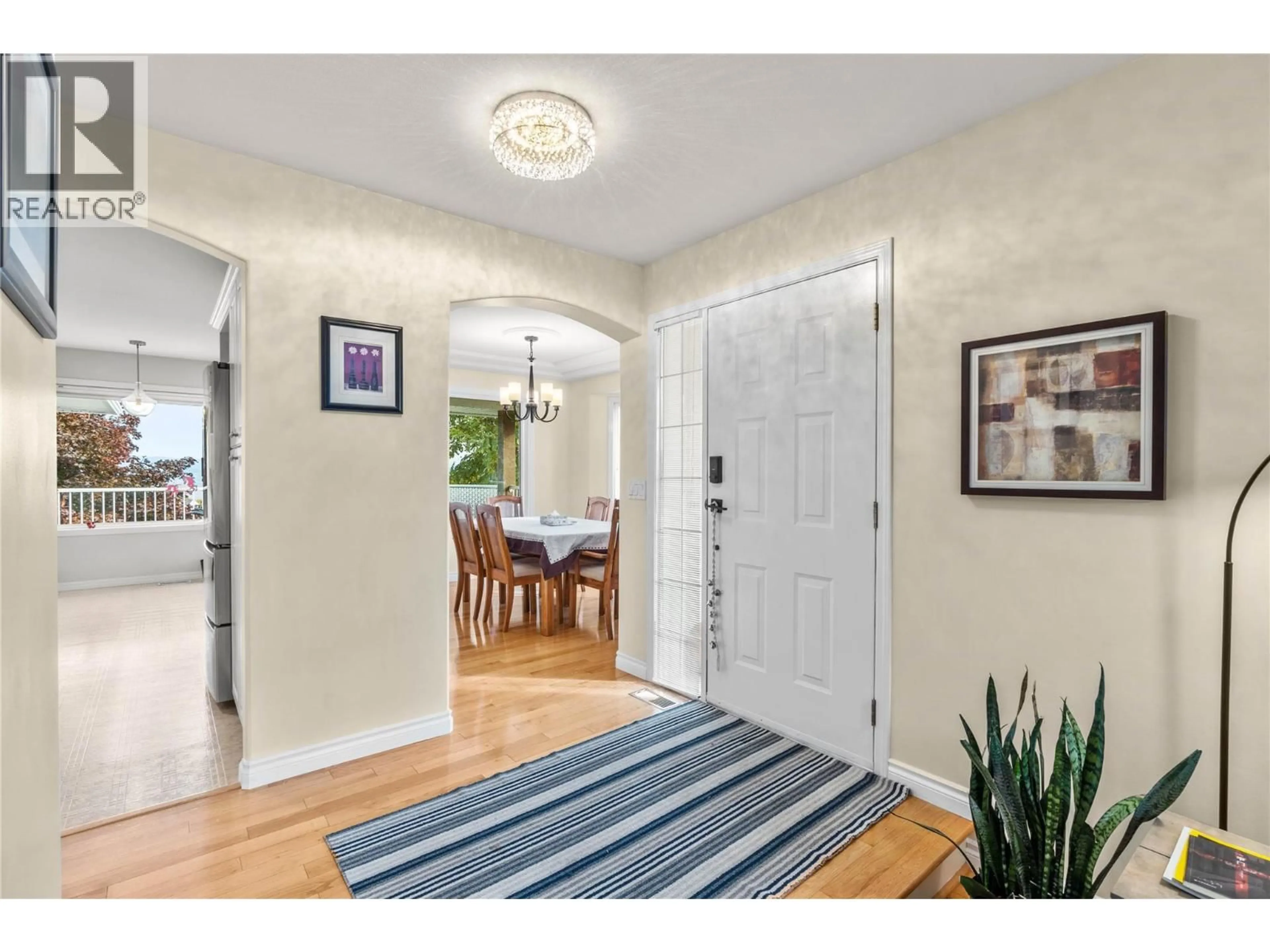 Indoor entryway for 870 REGENT CRESCENT, Kamloops British Columbia V1S1X1