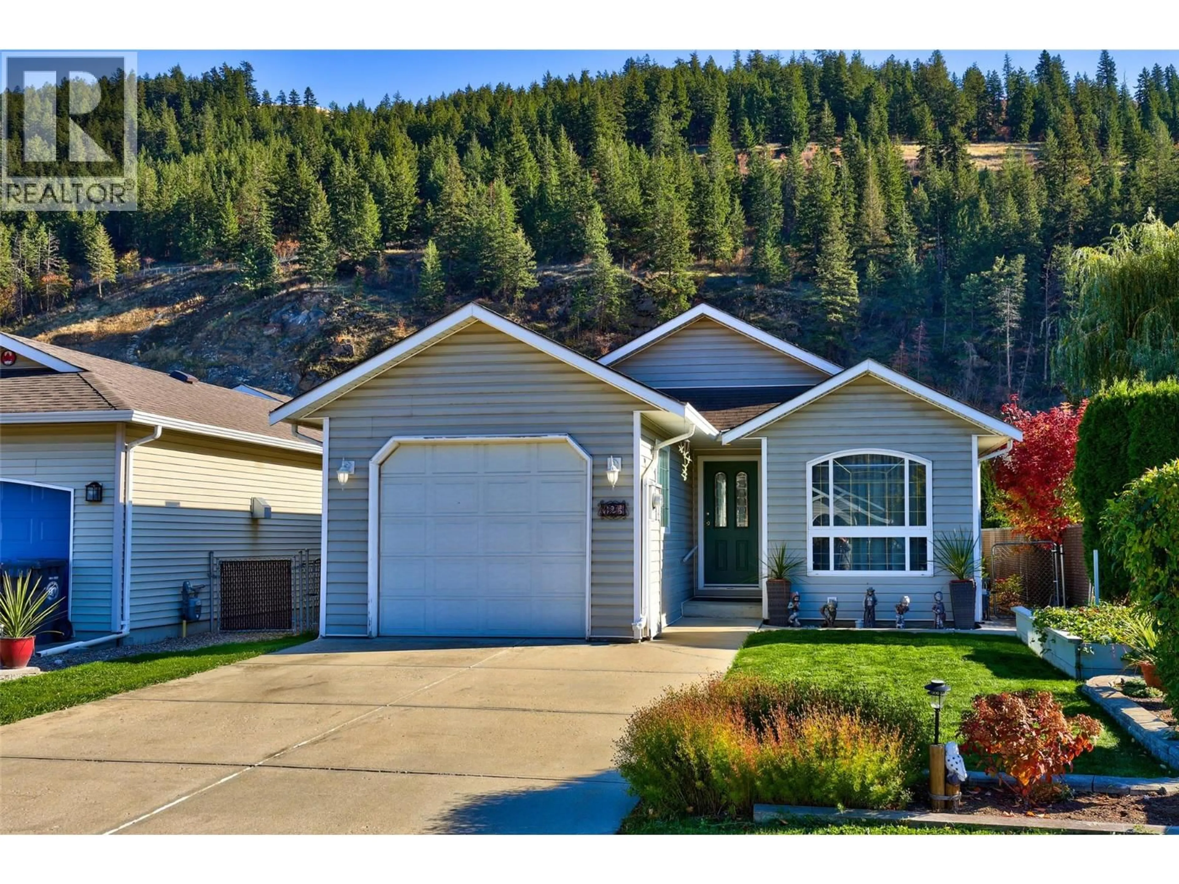 Home with vinyl exterior material, street for 123 LEIGHTON AVENUE, Chase British Columbia V0E1M0