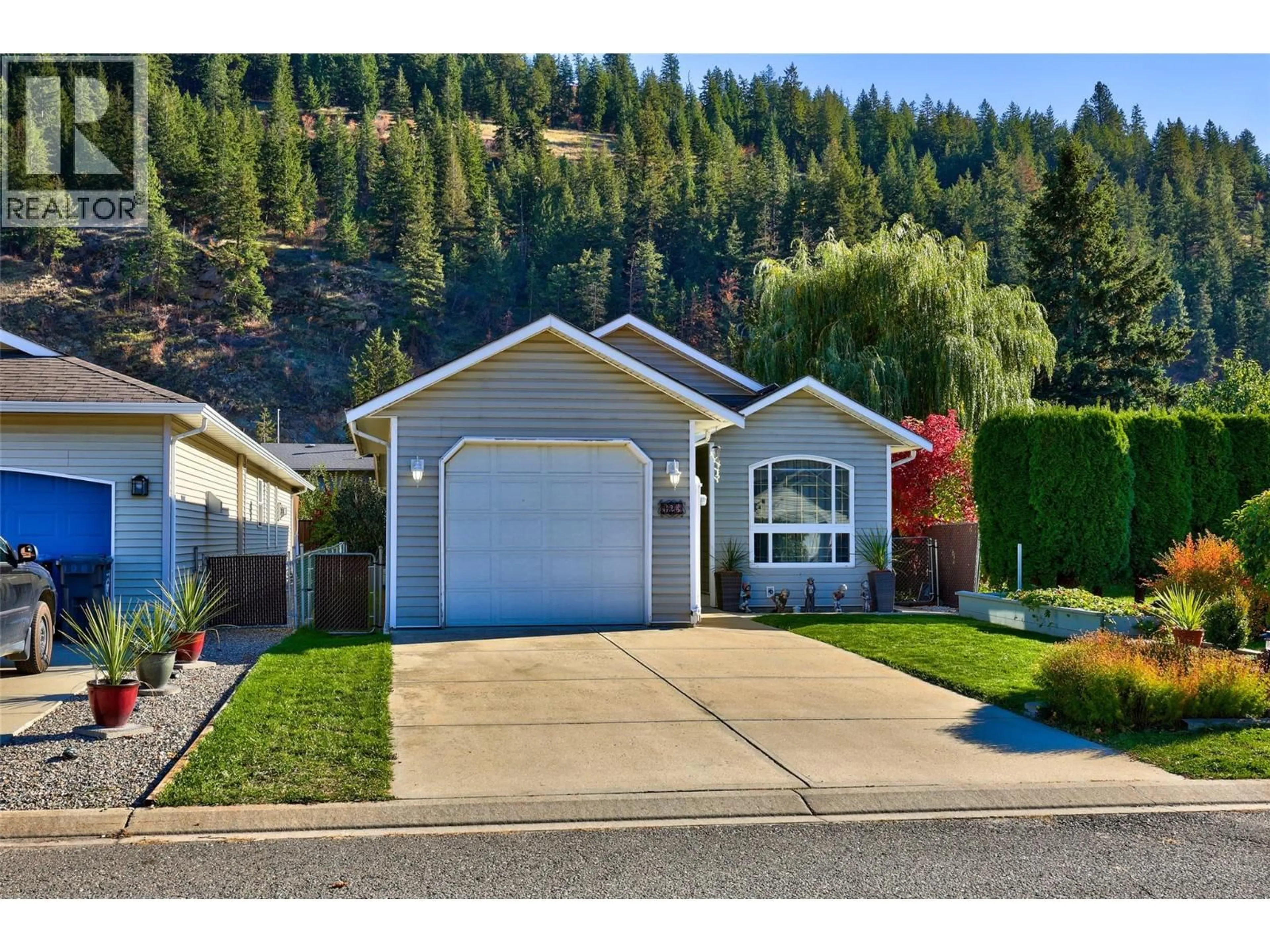 Home with vinyl exterior material, street for 123 LEIGHTON AVENUE, Chase British Columbia V0E1M0