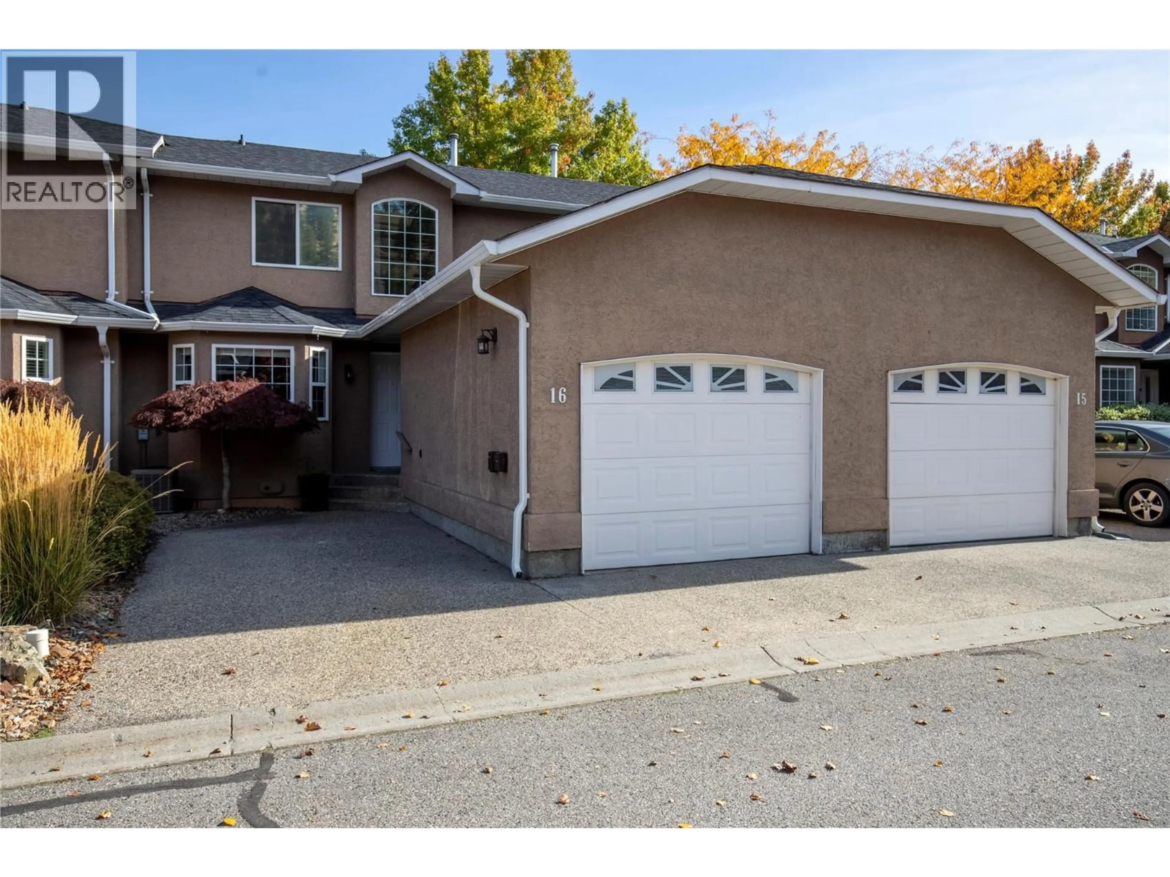 Home with vinyl exterior material, street for 16 - 535 GLENMEADOWS ROAD, Kelowna British Columbia V1V1X7