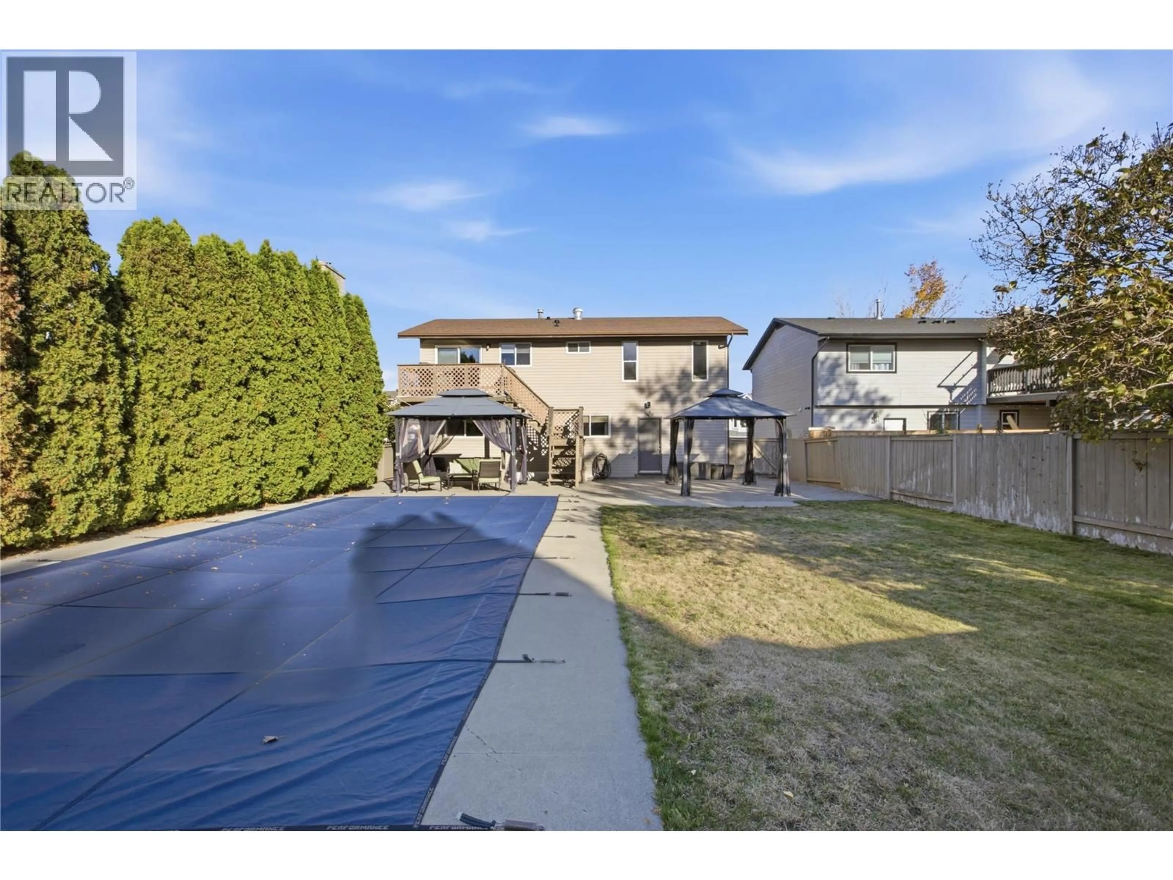 A pic from outside/outdoor area/front of a property/back of a property/a pic from drone, street for 460 SENTINEL COURT, Kamloops British Columbia V2E2G6