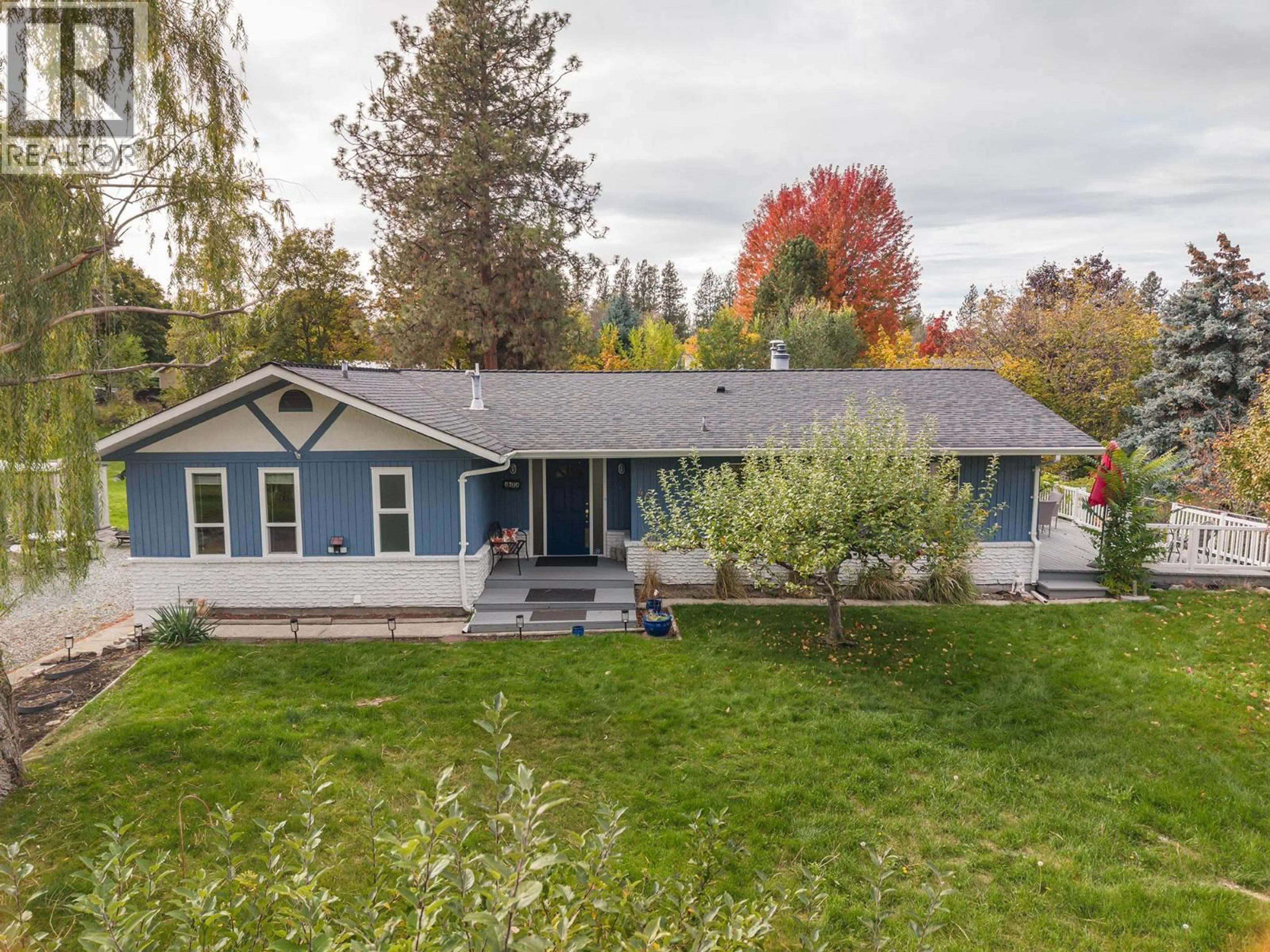 A pic from outside/outdoor area/front of a property/back of a property/a pic from drone, street for 4614 MISSION RIDGE COURT, Kelowna British Columbia V1Y8R3