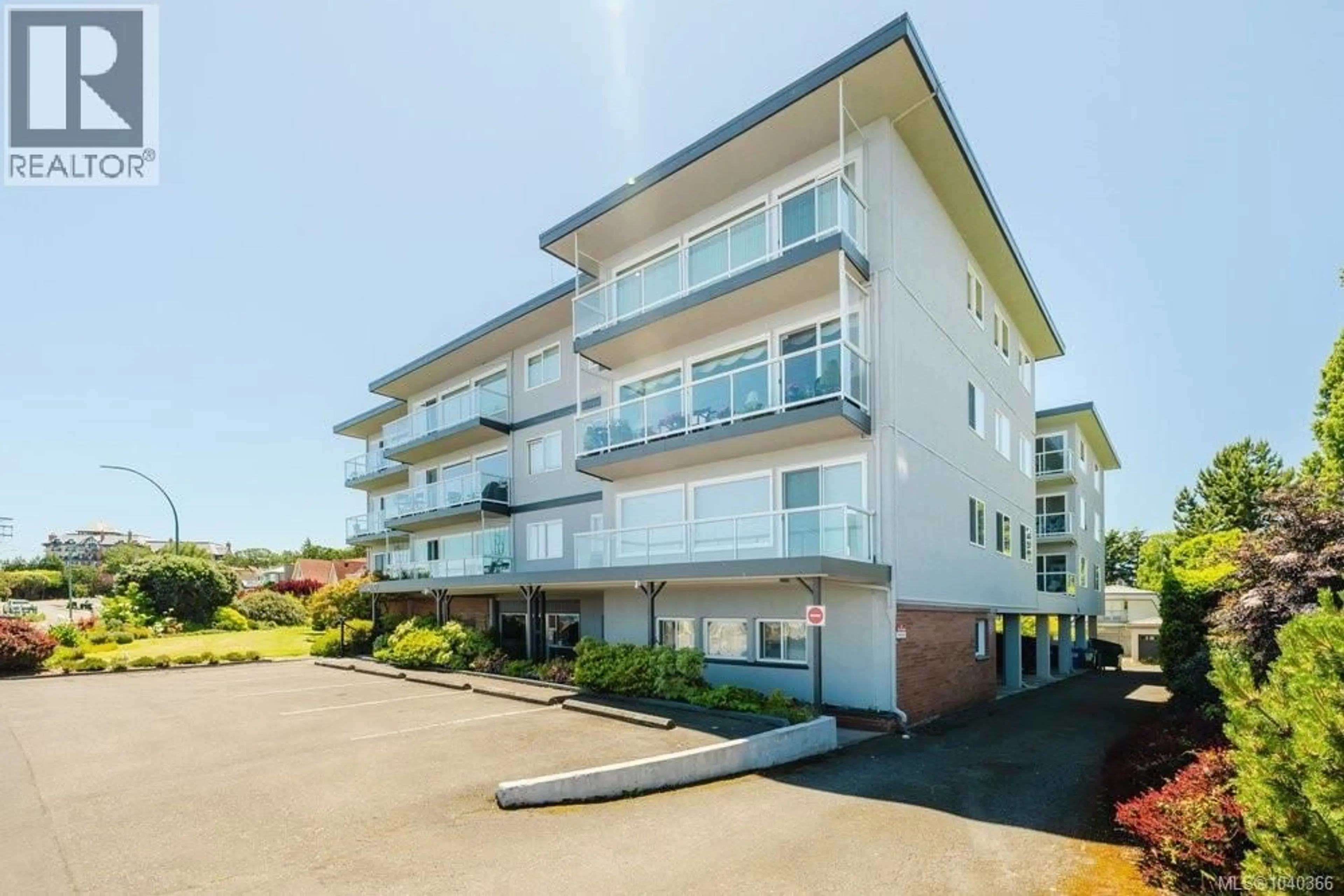 A pic from outside/outdoor area/front of a property/back of a property/a pic from drone, building for 307 - 1270 BEACH DRIVE, Oak Bay British Columbia V8S2N3