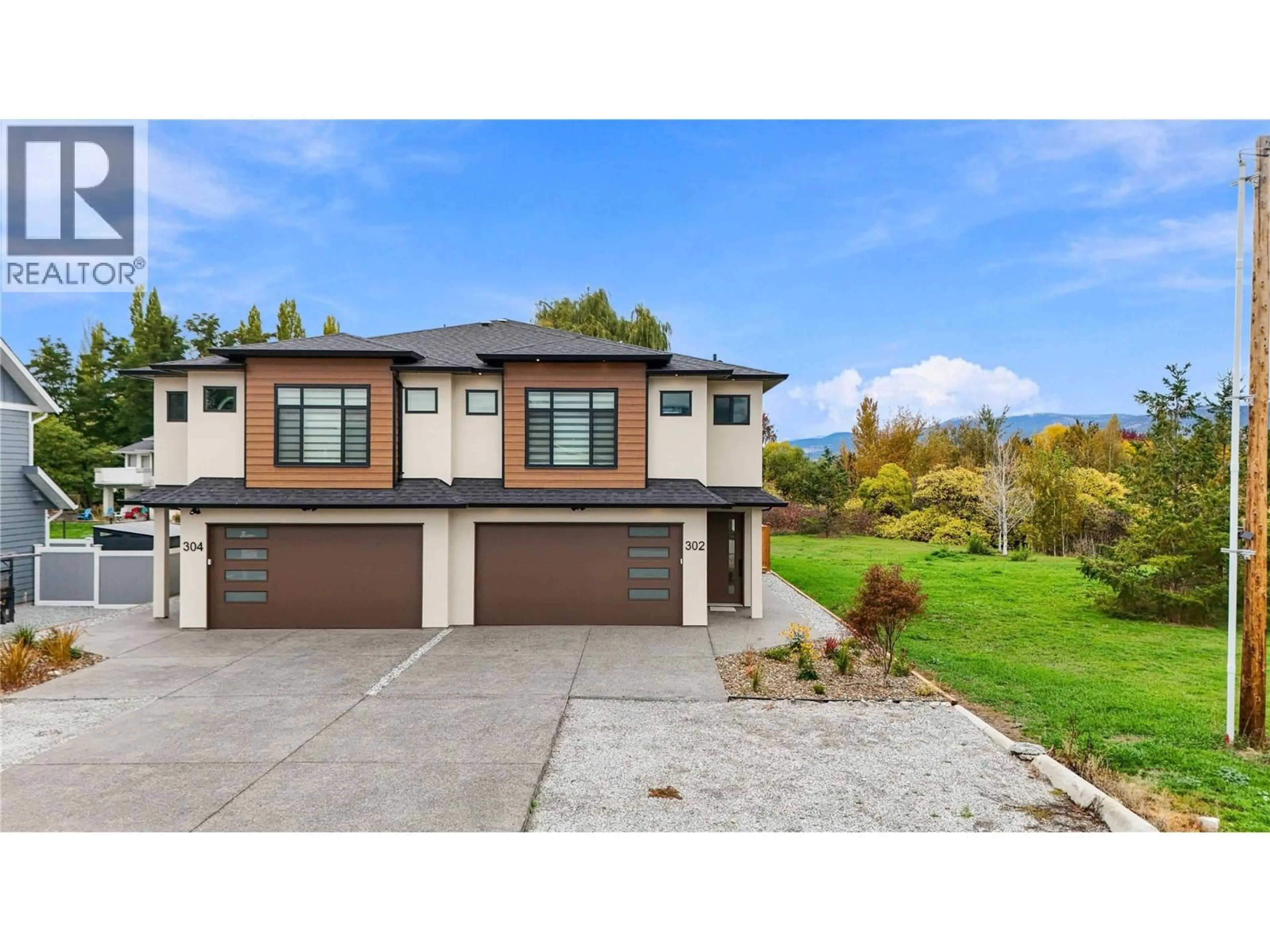 Home with vinyl exterior material, street for 302 SUMAC ROAD WEST, Kelowna British Columbia V1X6W8