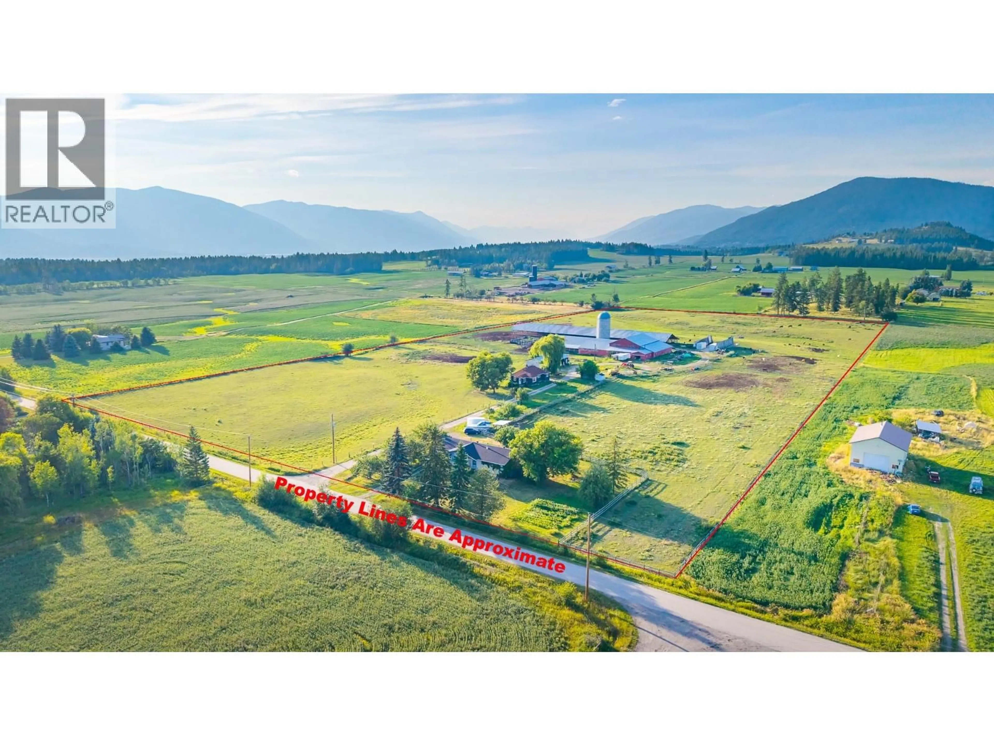 A pic from outside/outdoor area/front of a property/back of a property/a pic from drone, mountain view for 2516 20TH STREET, Lister British Columbia V0B1G2