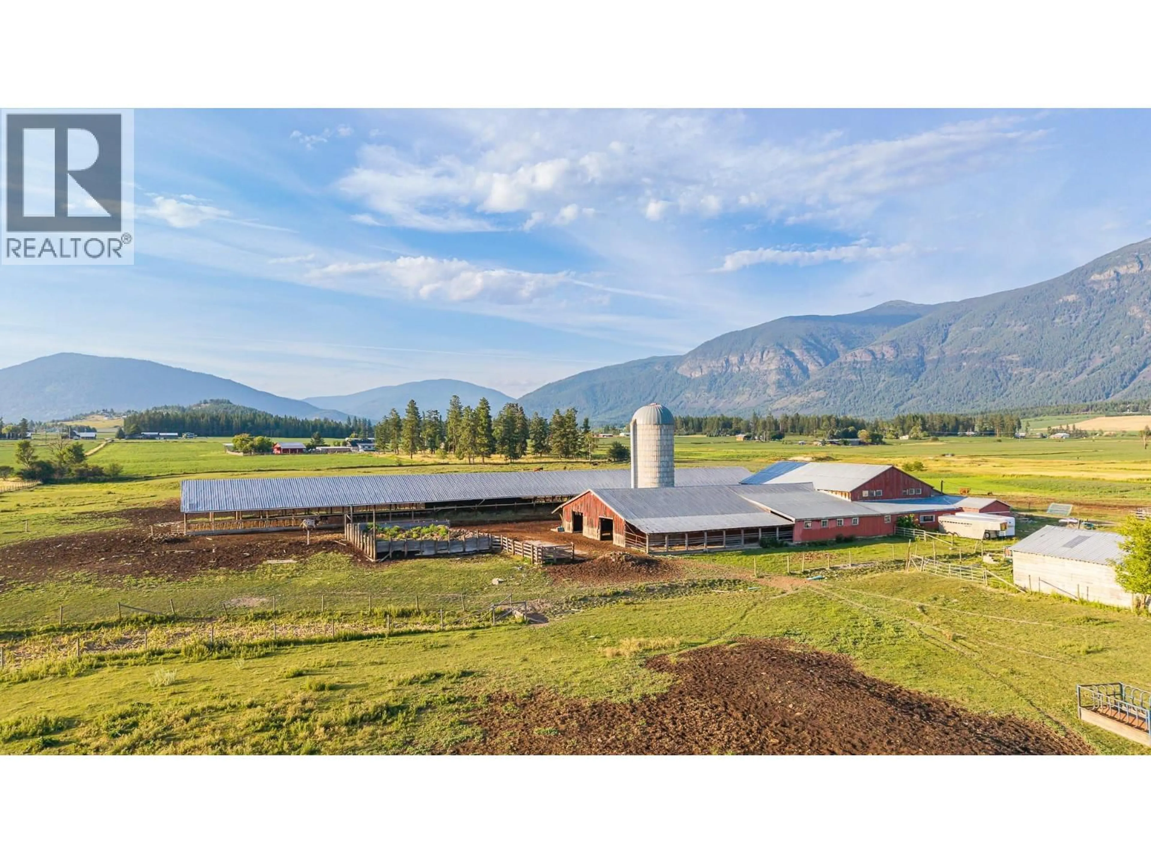 A pic from outside/outdoor area/front of a property/back of a property/a pic from drone, mountain view for 2516 20TH STREET, Lister British Columbia V0B1G2