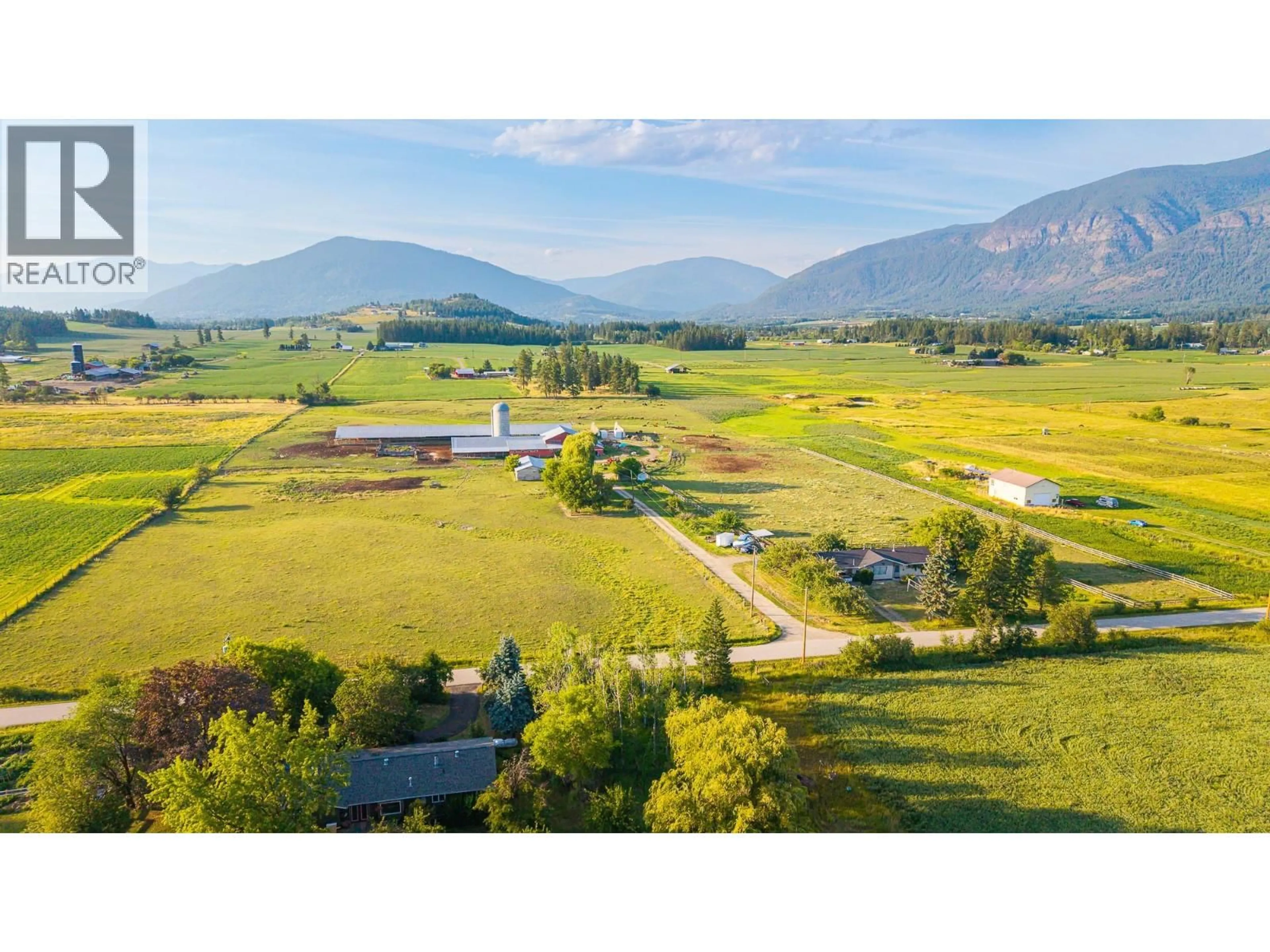 A pic from outside/outdoor area/front of a property/back of a property/a pic from drone, mountain view for 2516 20TH STREET, Lister British Columbia V0B1G2