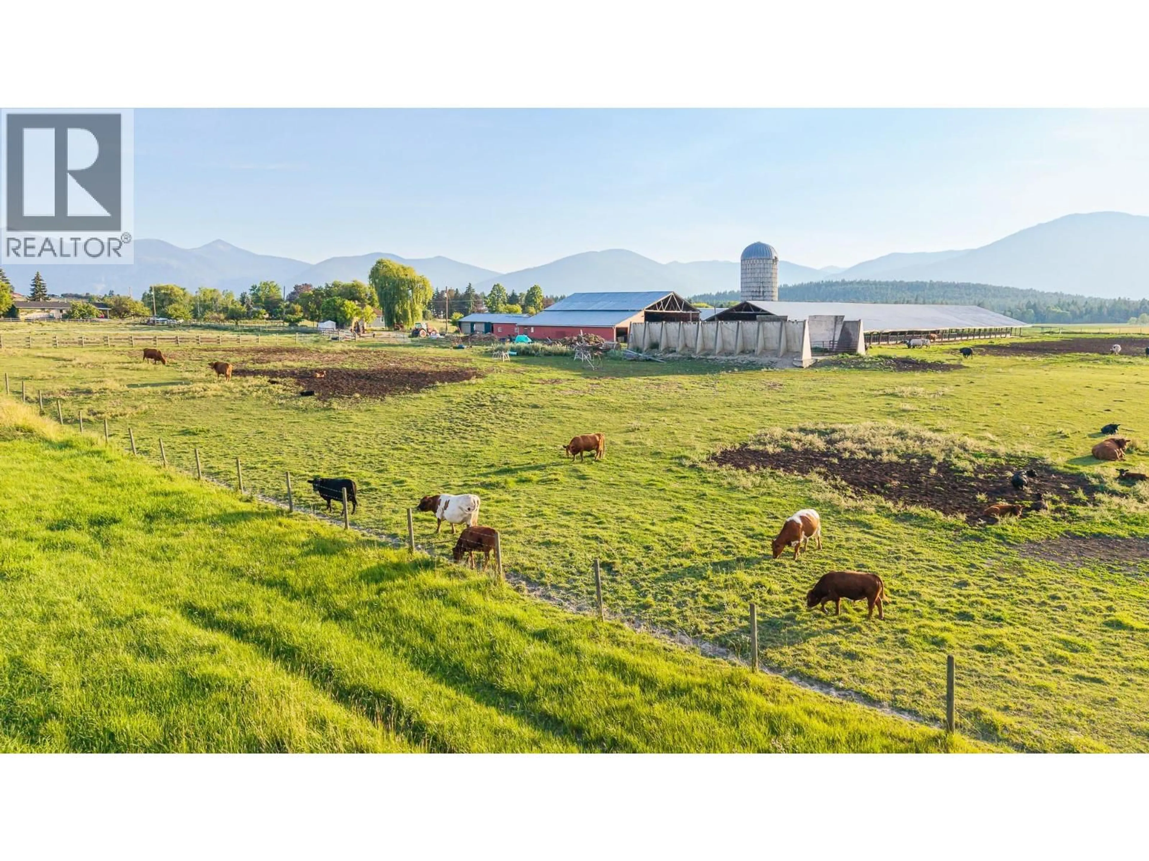 A pic from outside/outdoor area/front of a property/back of a property/a pic from drone, mountain view for 2516 20TH STREET, Lister British Columbia V0B1G2
