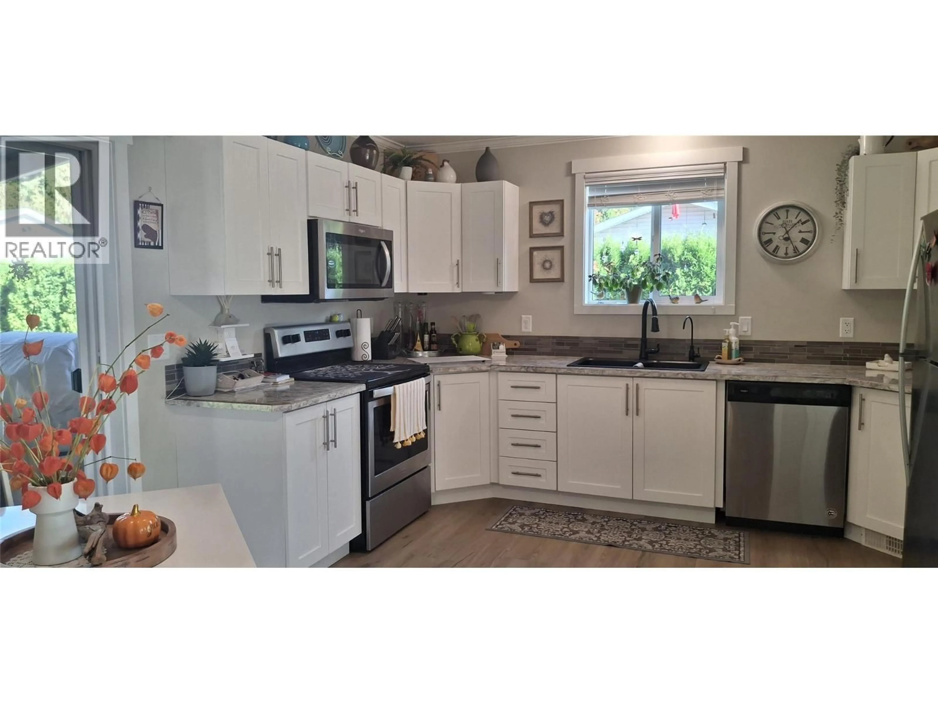 Standard kitchen, ceramic/tile floor for 726 WHITEHEAD STREET, Sicamous British Columbia V0E2V1