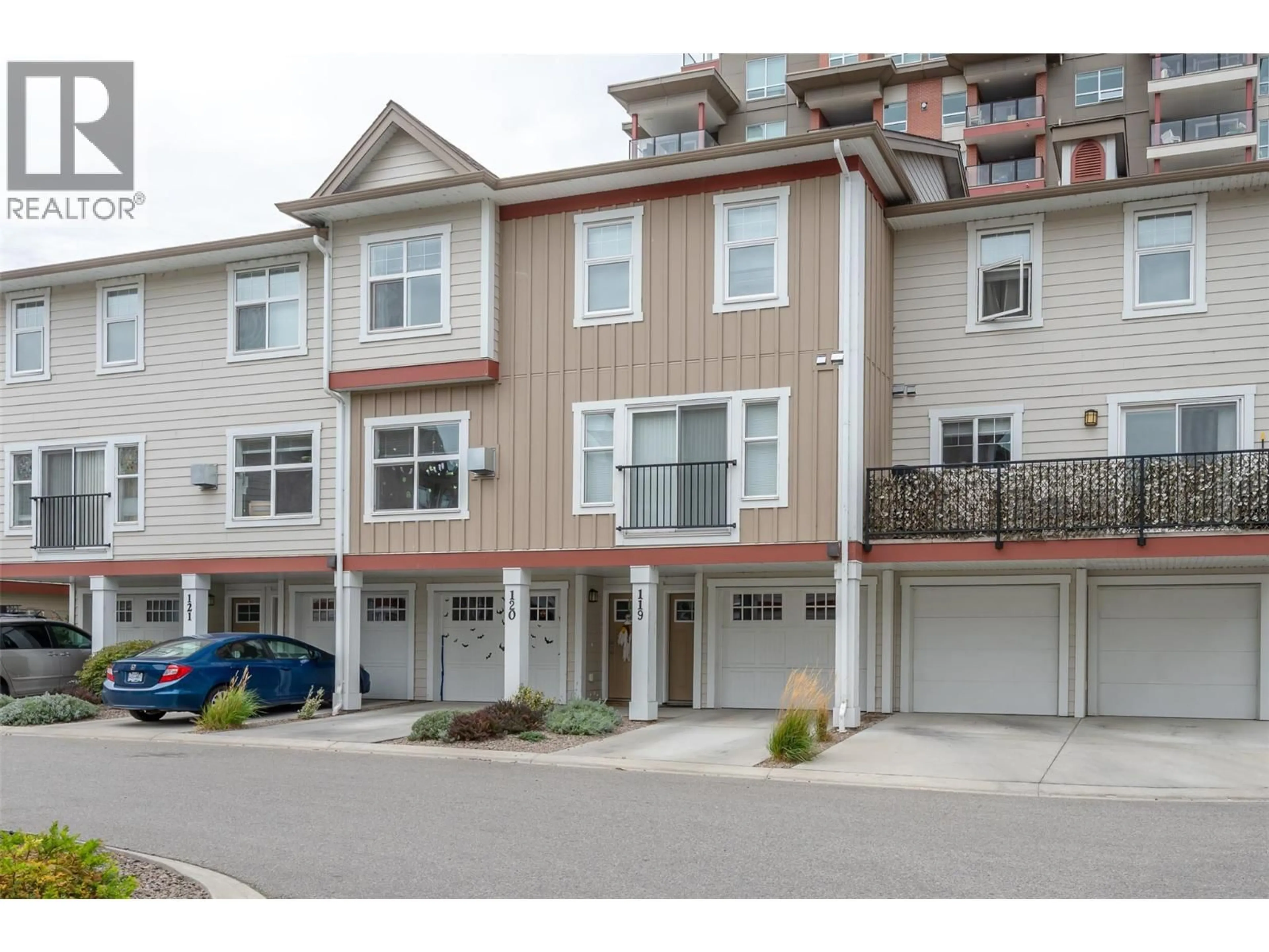 Home with vinyl exterior material, street for 119 - 3363 WILSON STREET, Penticton British Columbia V2A9G7