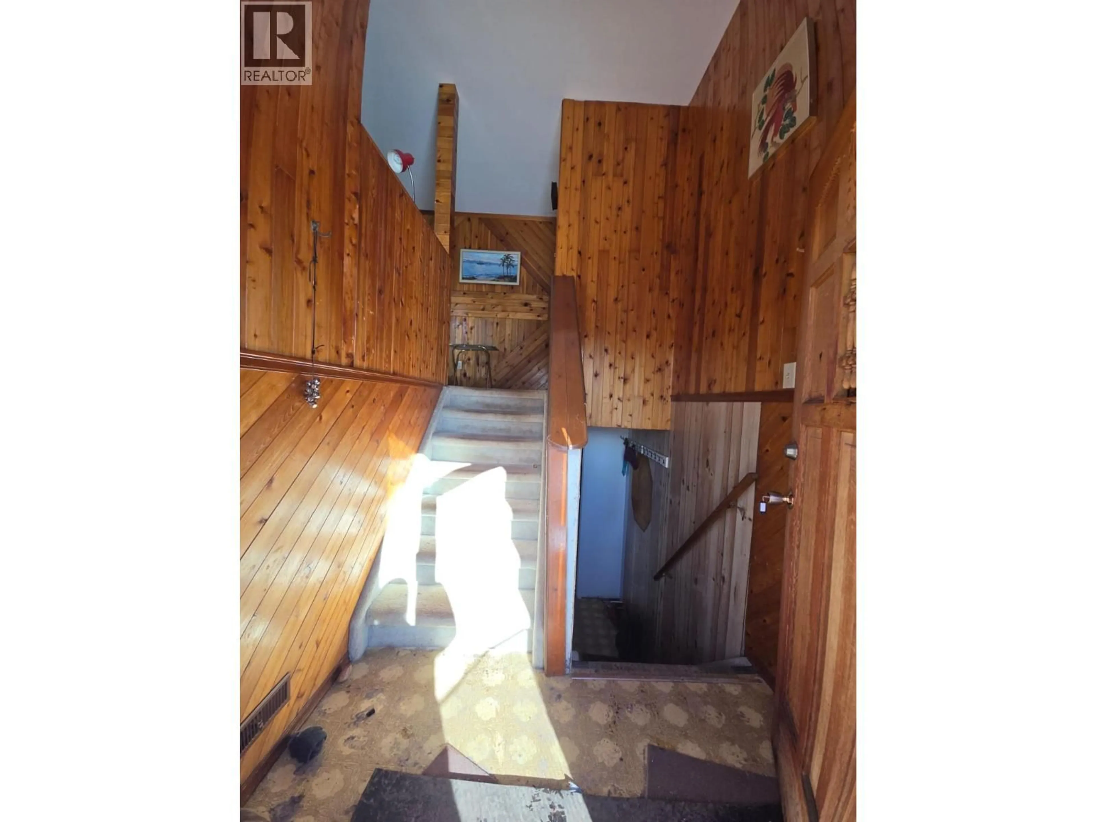 Indoor foyer for 36 SUKUNKA PLACE, Tumbler Ridge British Columbia V0C2W0