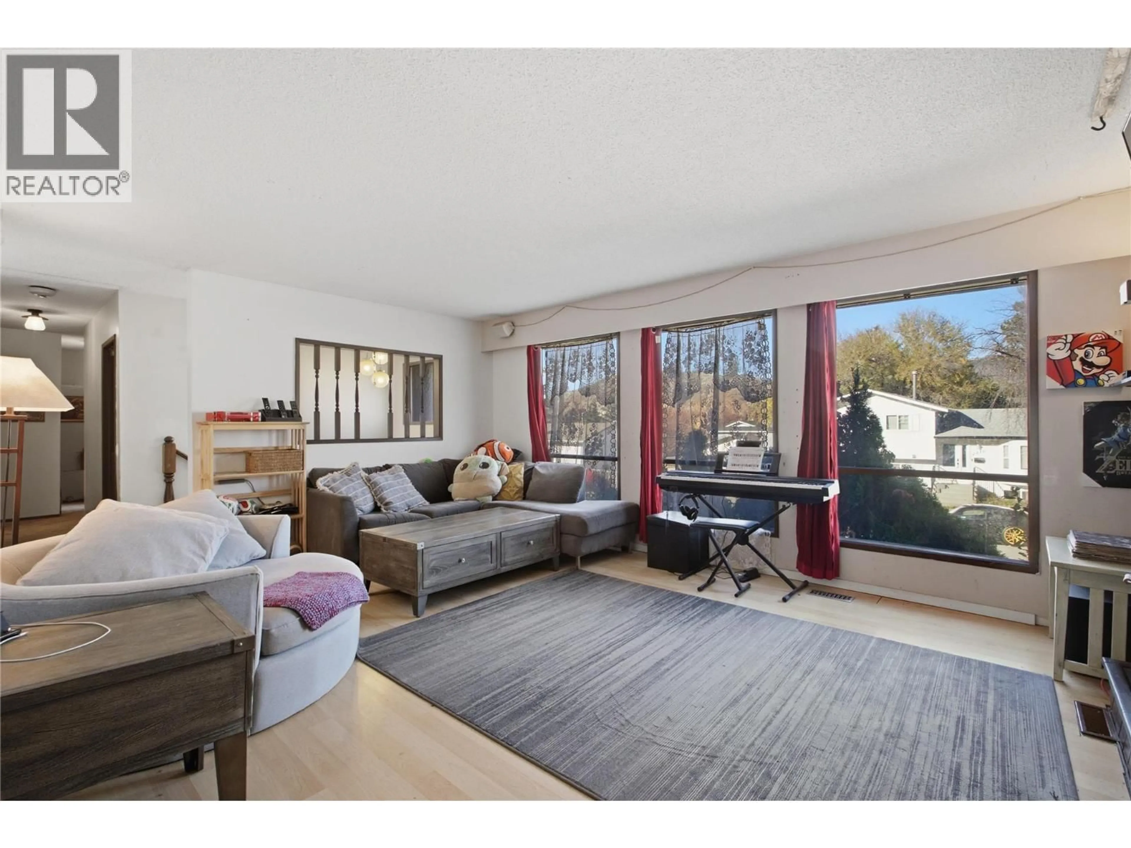 Living room with furniture, unknown for 2309 NECHAKO DRIVE, Kamloops British Columbia V2E1T8