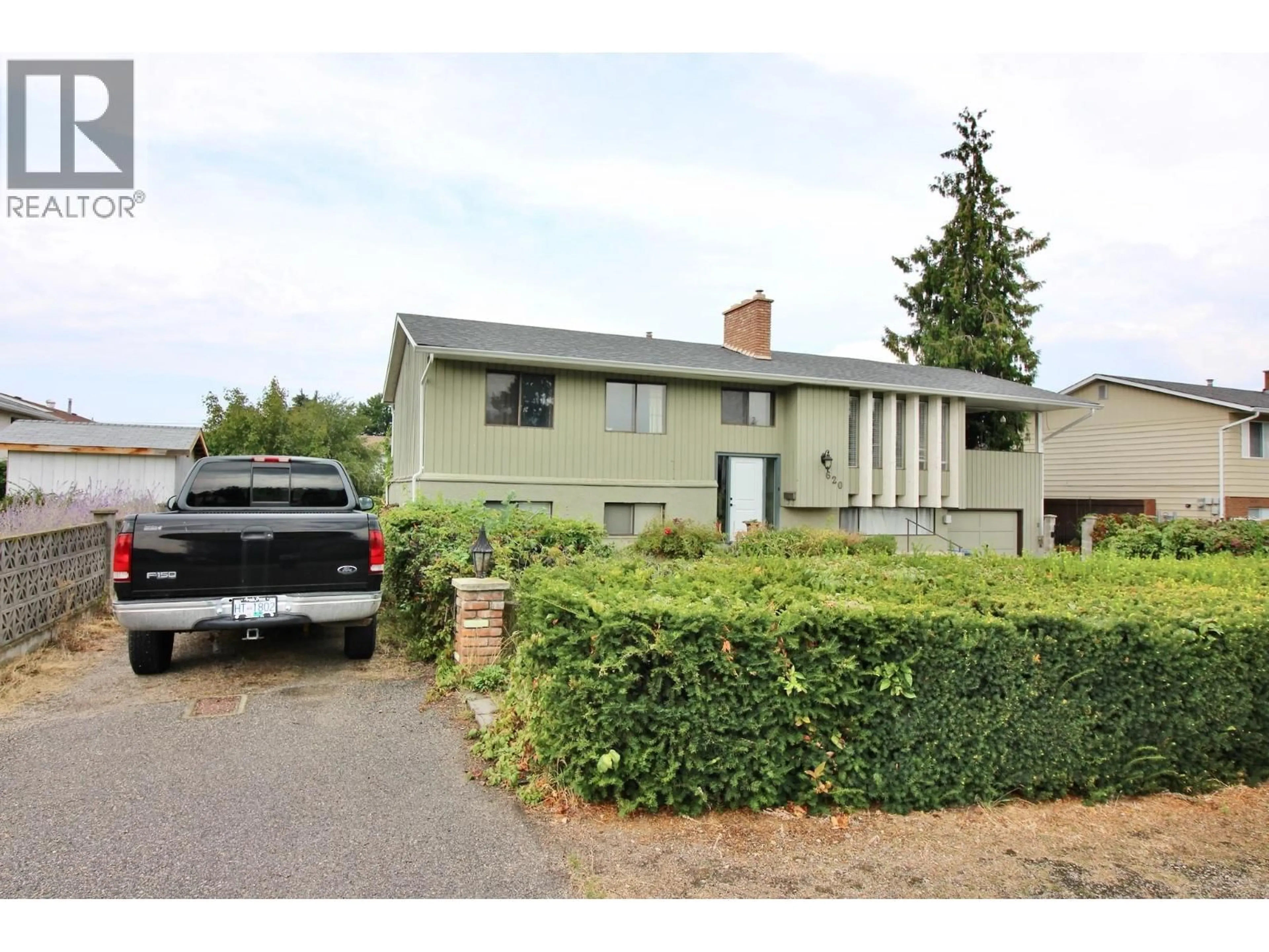 Home with vinyl exterior material, street for 620 WENRIC CRESCENT, Kelowna British Columbia V1X5R7