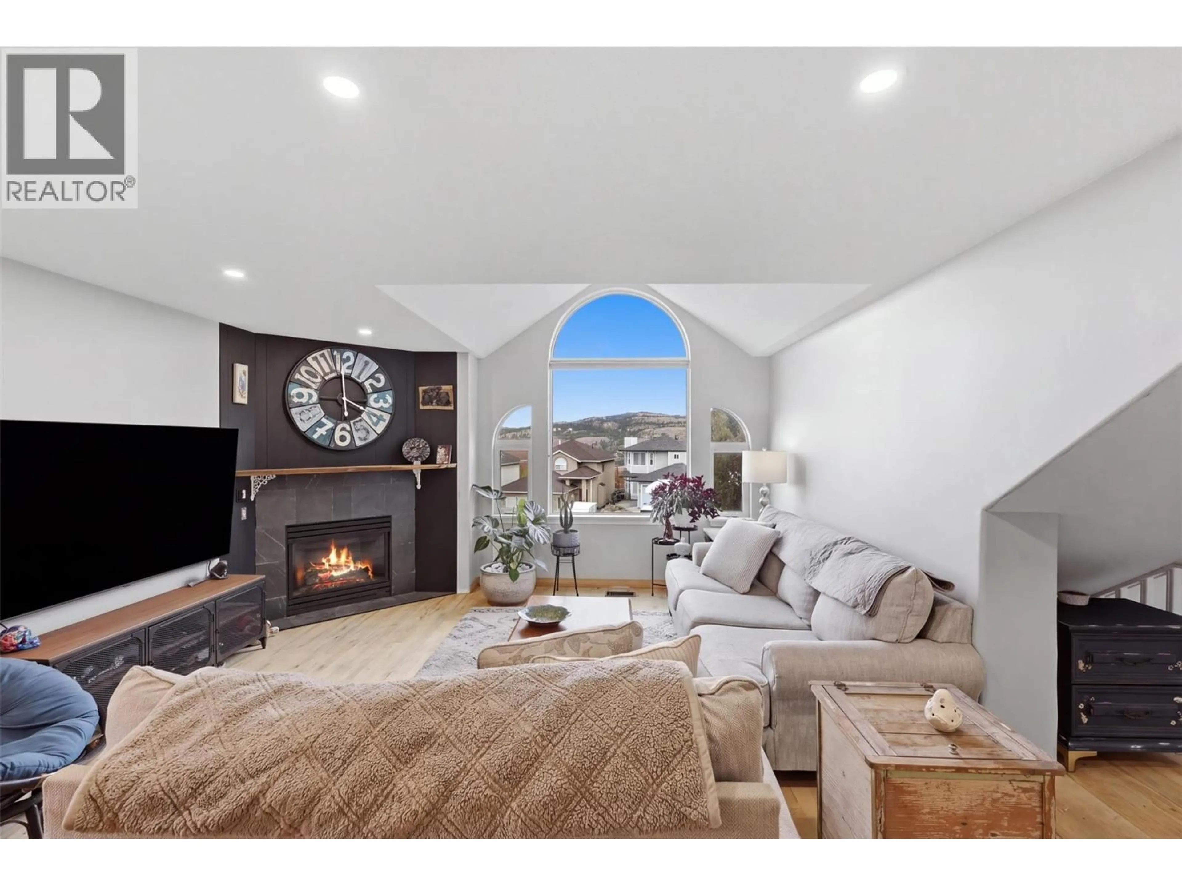 Living room with furniture, unknown for 2435 DRUMMOND COURT, Kamloops British Columbia V2E1Y1
