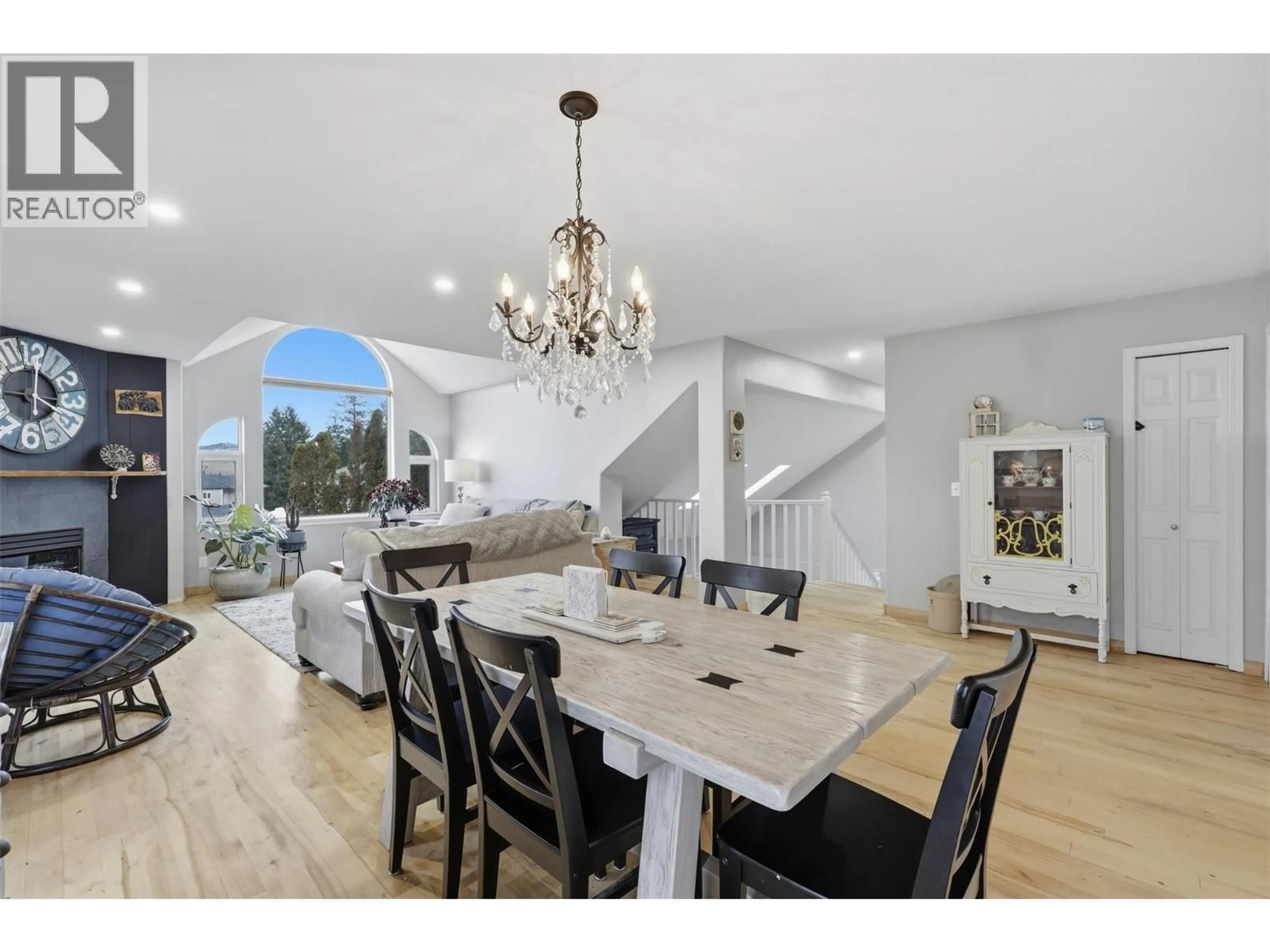 Open concept kitchen, unknown for 2435 DRUMMOND COURT, Kamloops British Columbia V2E1Y1