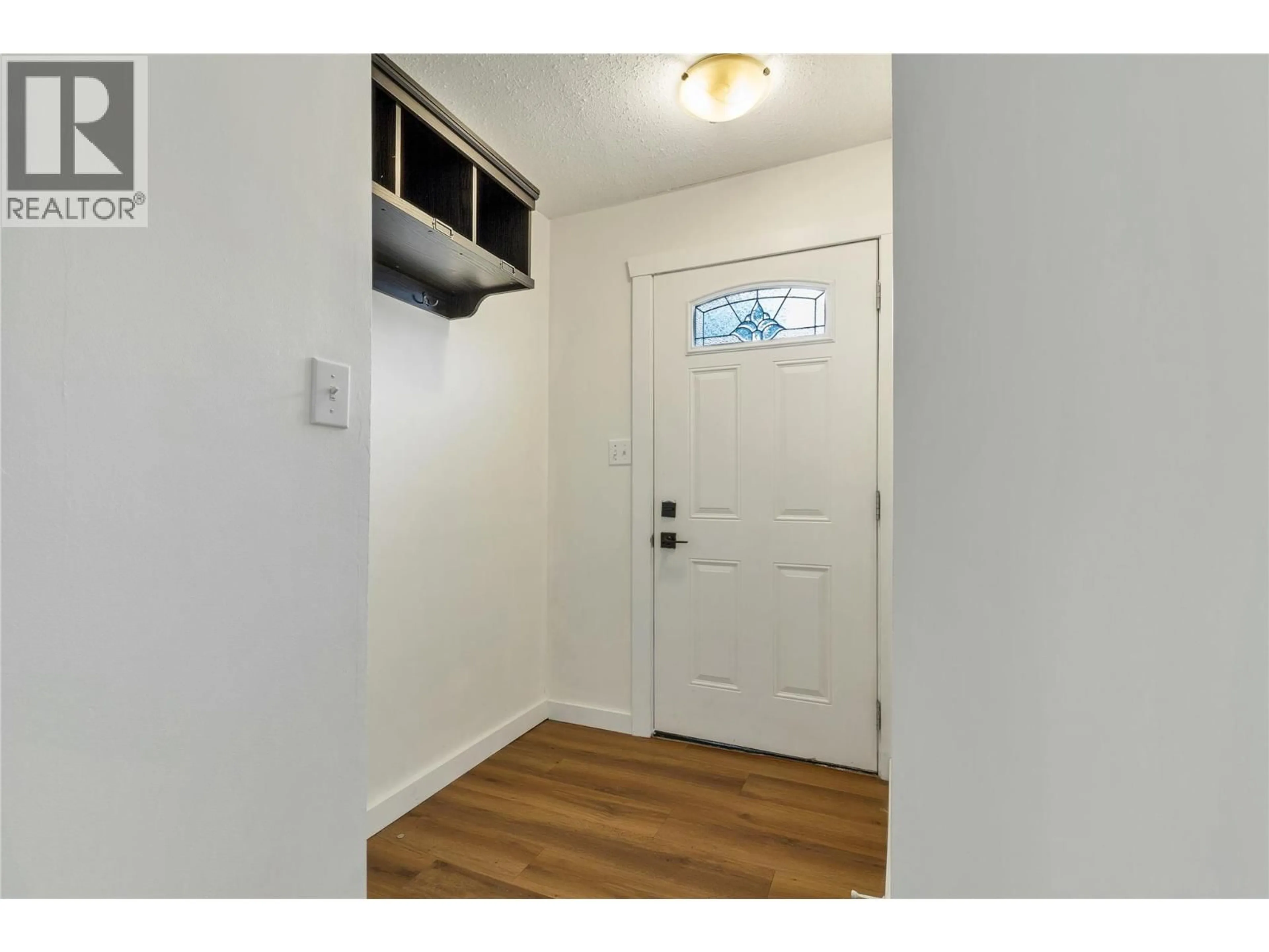 Indoor entryway for 3815 OKANAGAN AVENUE, Vernon British Columbia V1T1K7