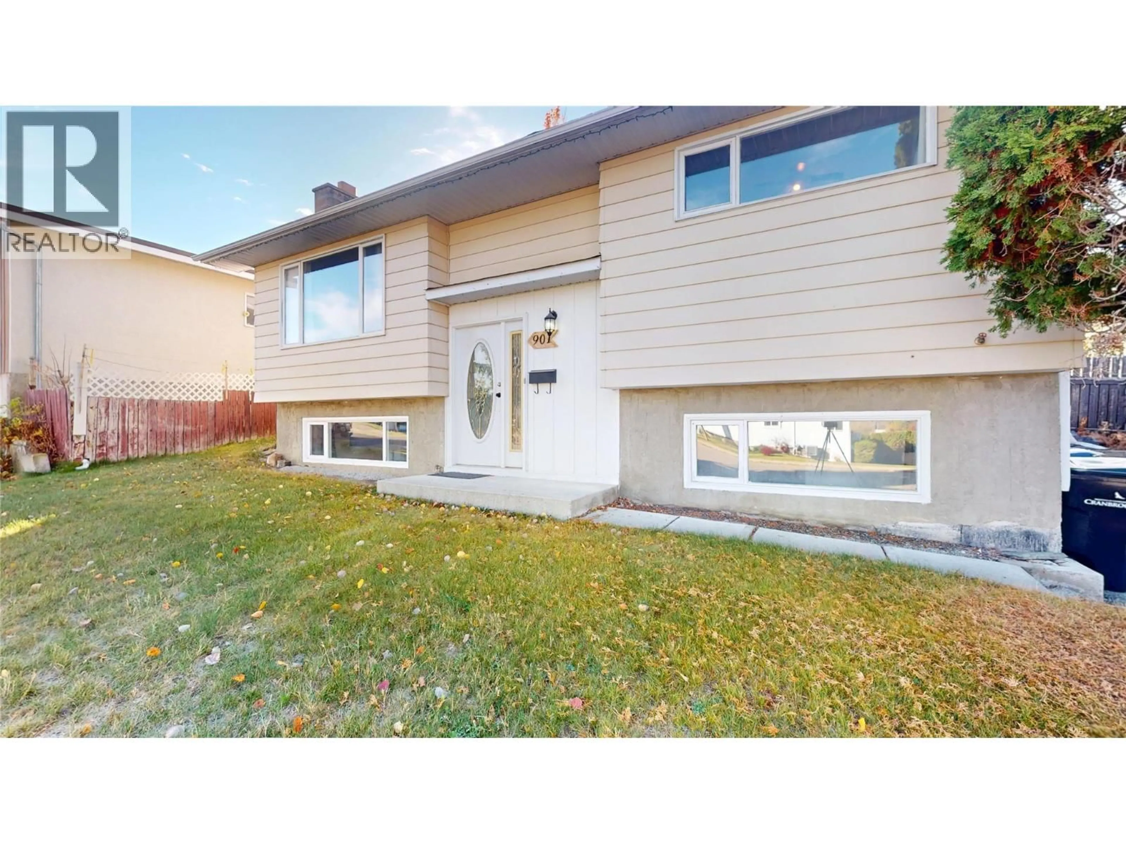 Home with vinyl exterior material, street for 901 14TH STREET SOUTH, Cranbrook British Columbia V1C1Y2