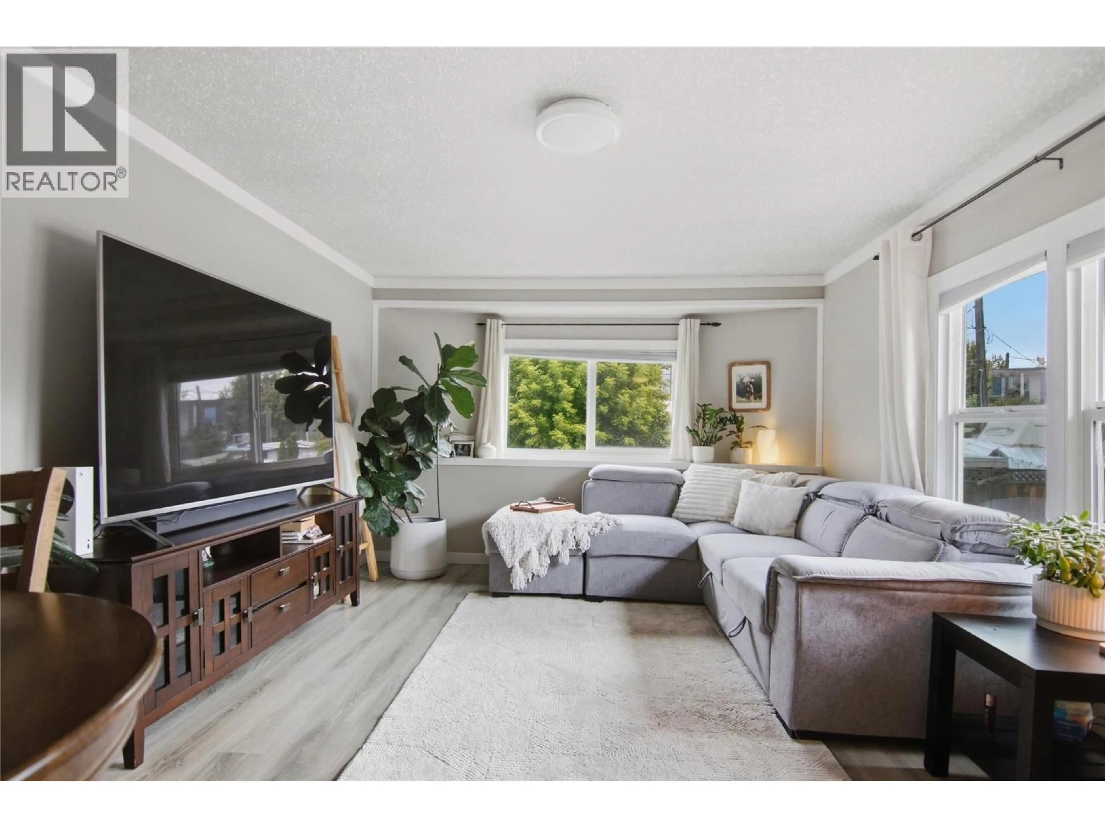 Living room with furniture, unknown for 44E - 44 EDWARD STREET, Kamloops British Columbia V2B4G1